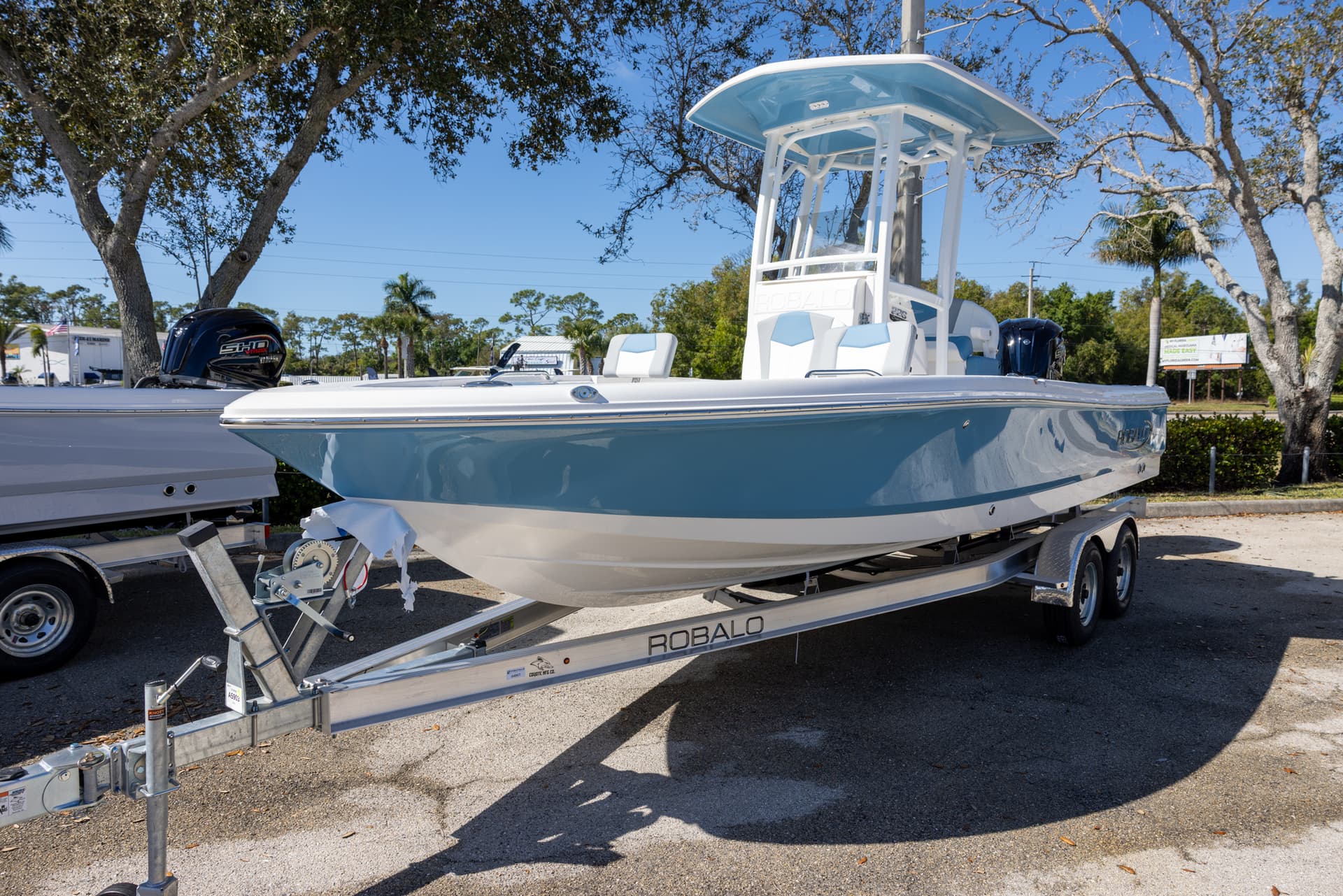 2026 Robalo 226 Cayman — image 2