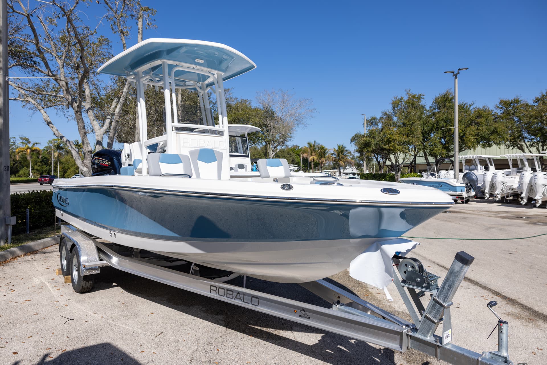 2026 Robalo 226 Cayman — image 3