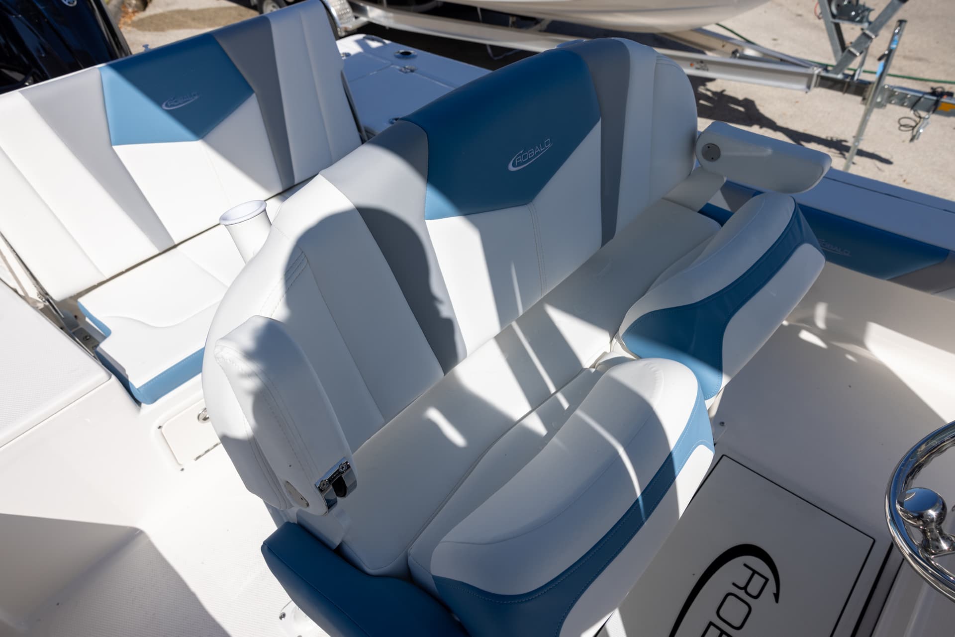 2026 Robalo 226 Cayman — image 6