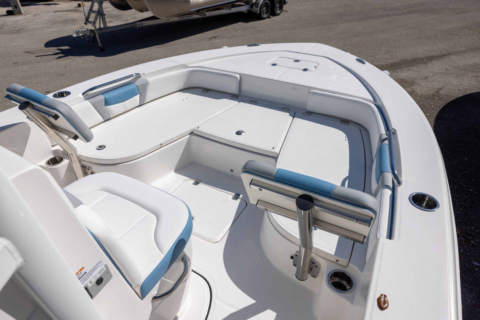 2026 Robalo 226 Cayman — image 8
