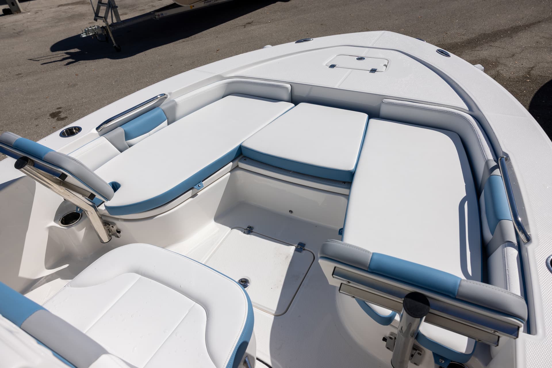 2026 Robalo 226 Cayman — image 10