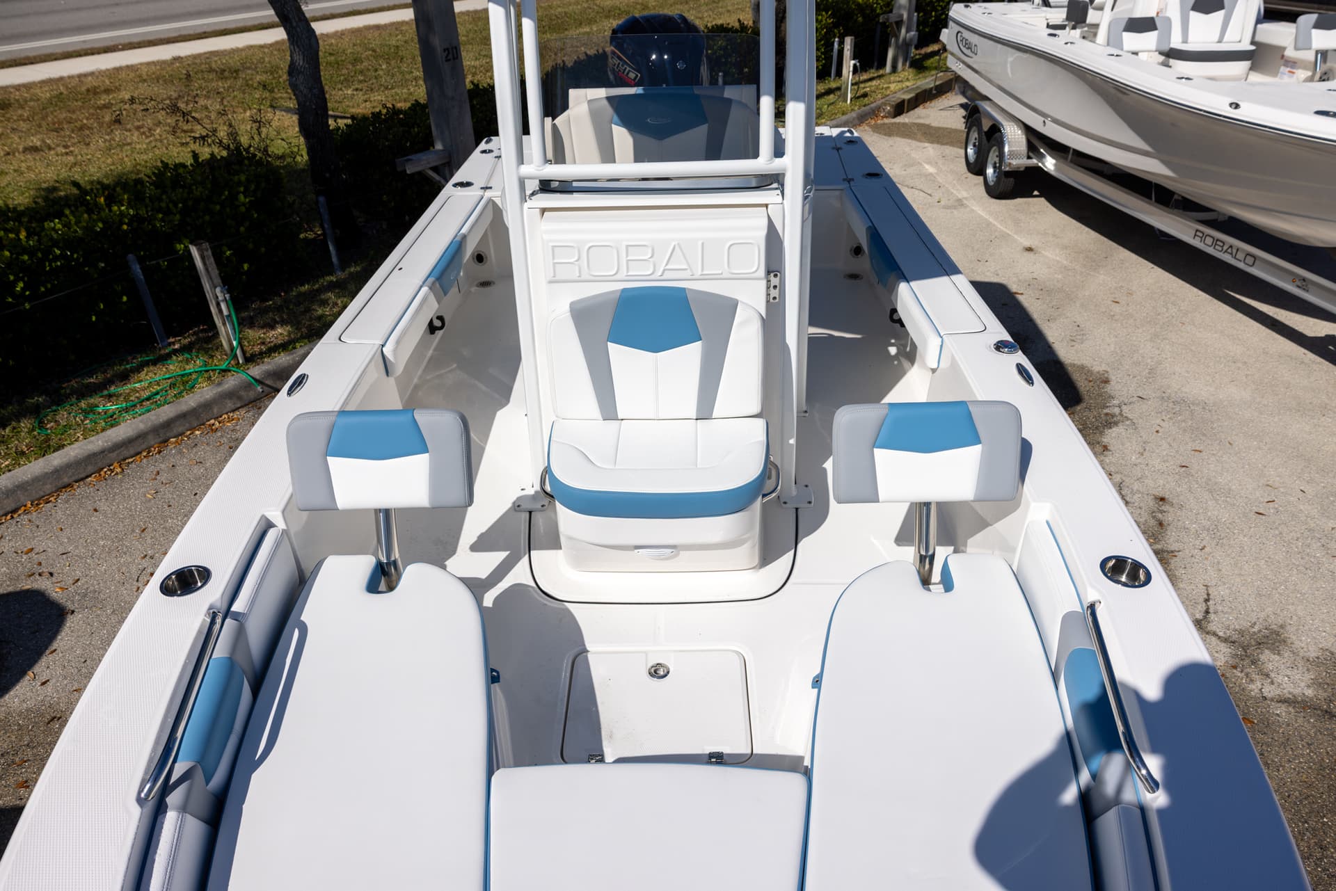 2026 Robalo 226 Cayman — image 11