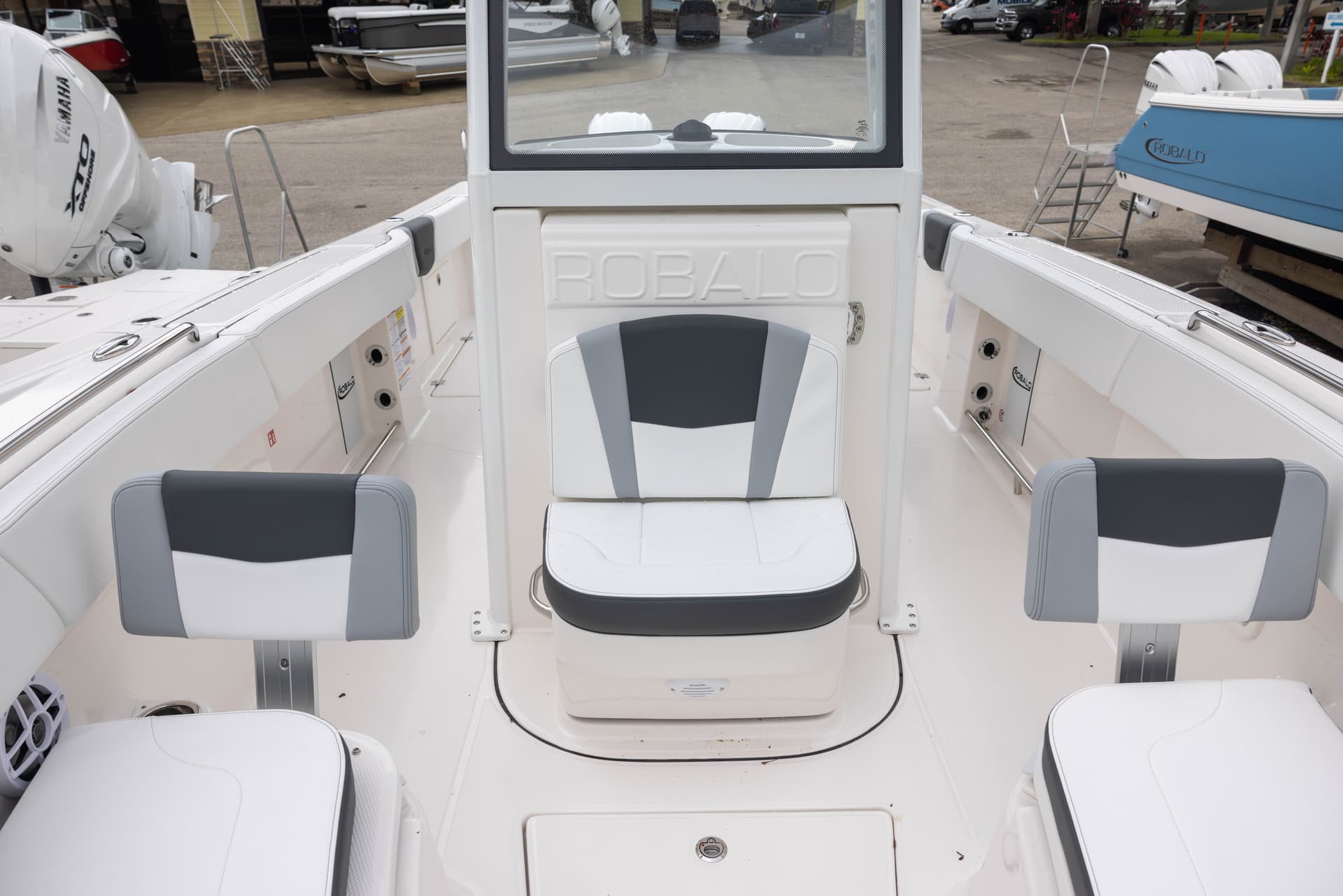 2026 Robalo R250 — image 11