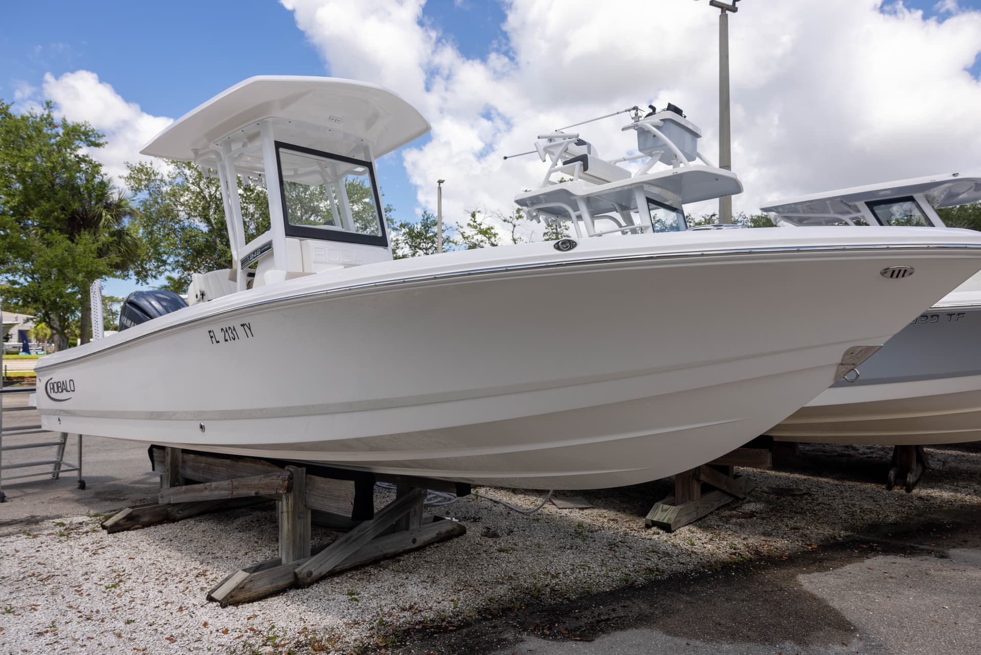 2025 Robalo 246 Cayman