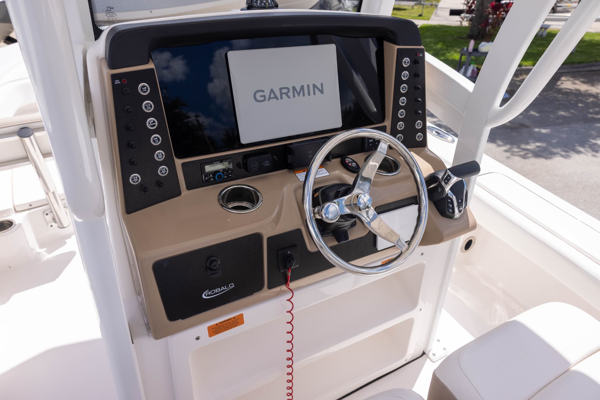 2025 Robalo 246 Cayman — image 3