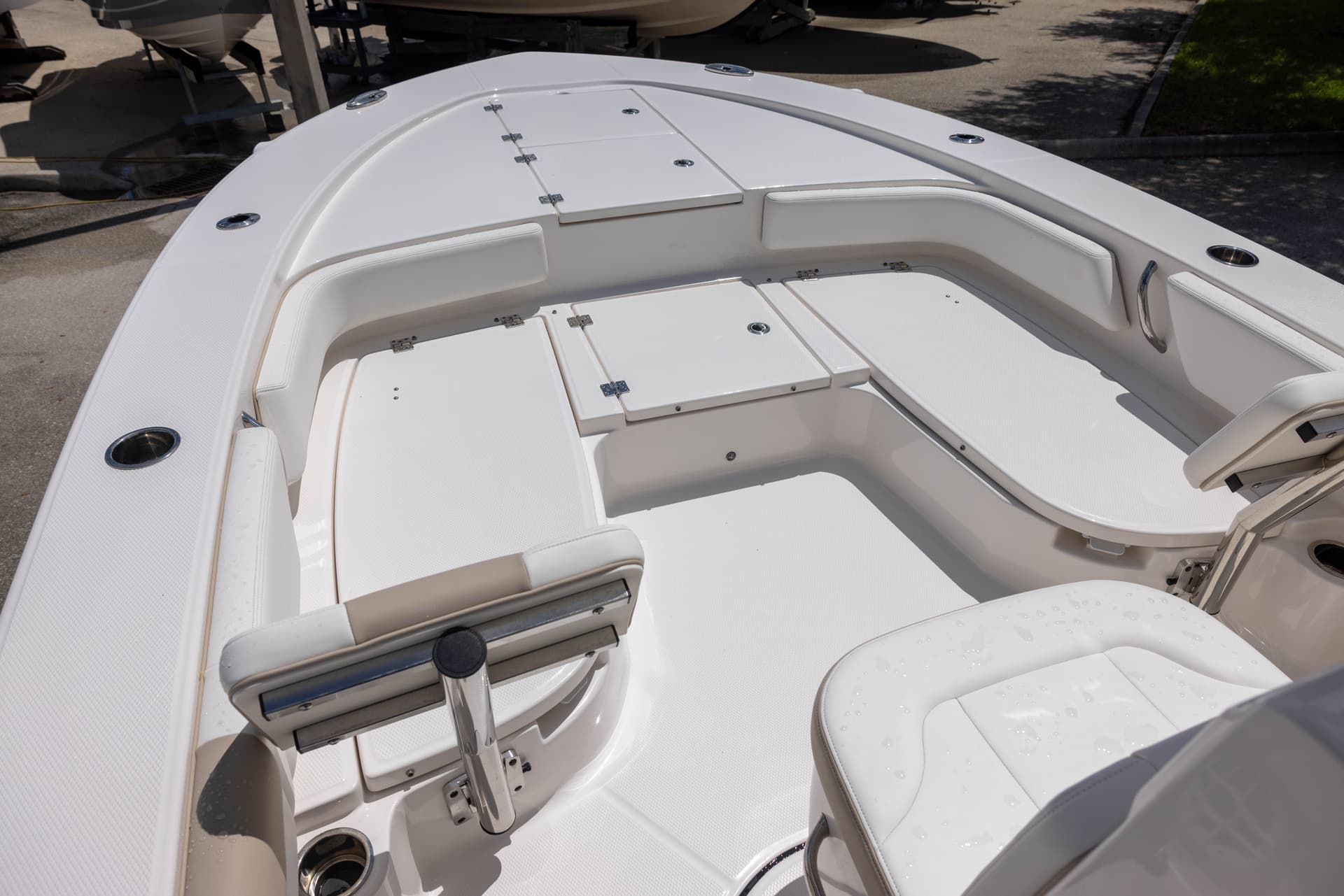 2025 Robalo 246 Cayman — image 5
