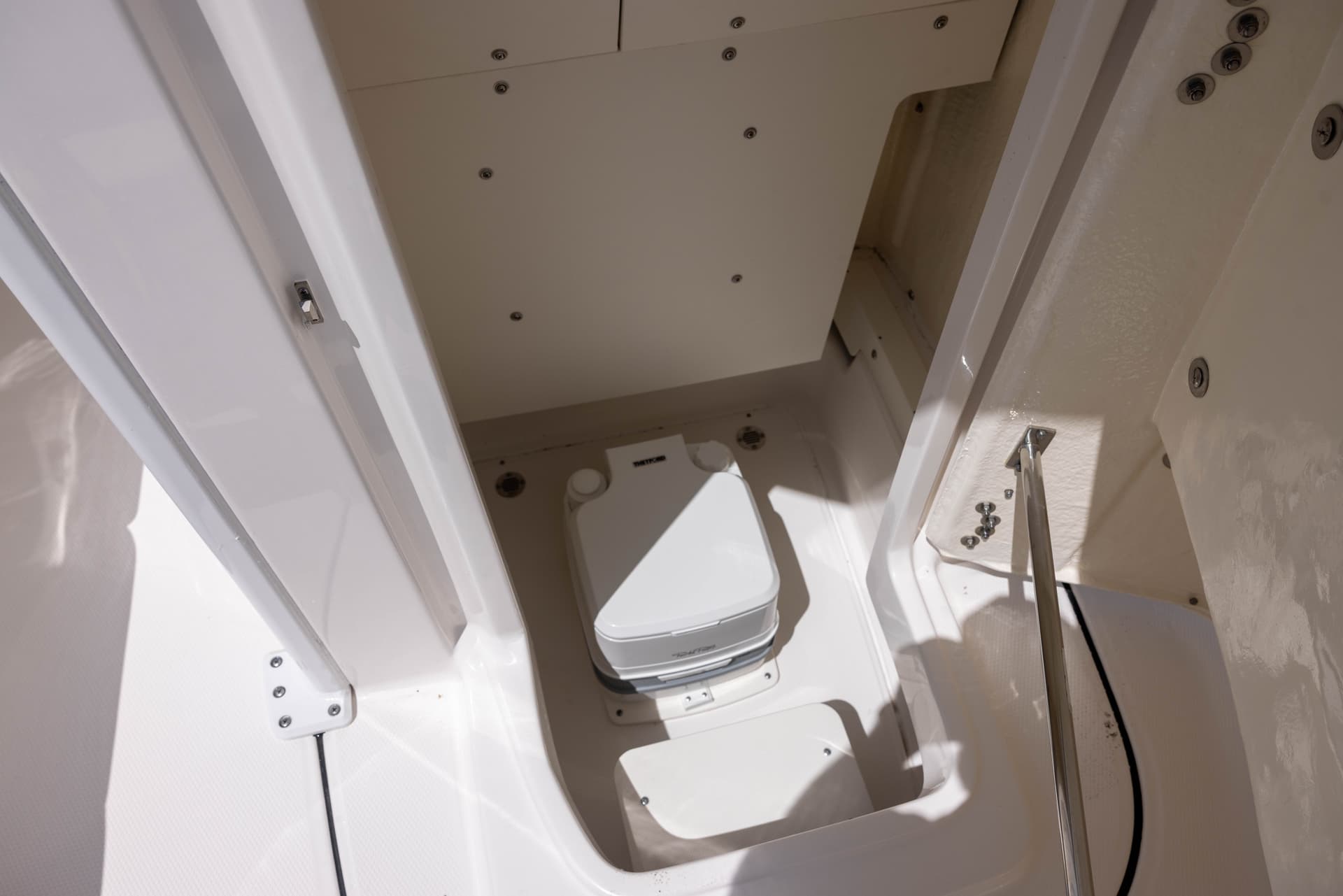 2025 Robalo 246 Cayman — image 6