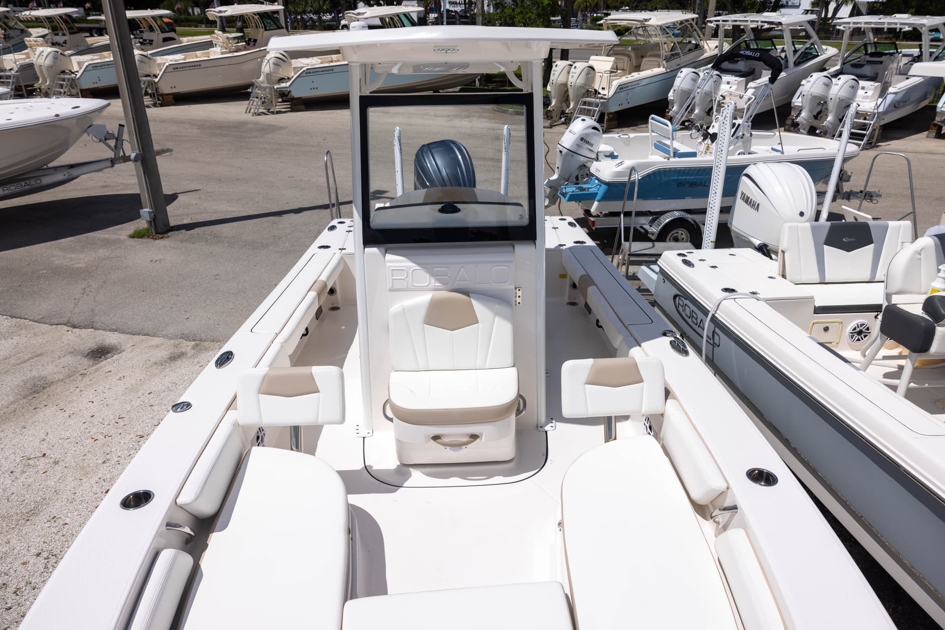 2025 Robalo 246 Cayman — image 8