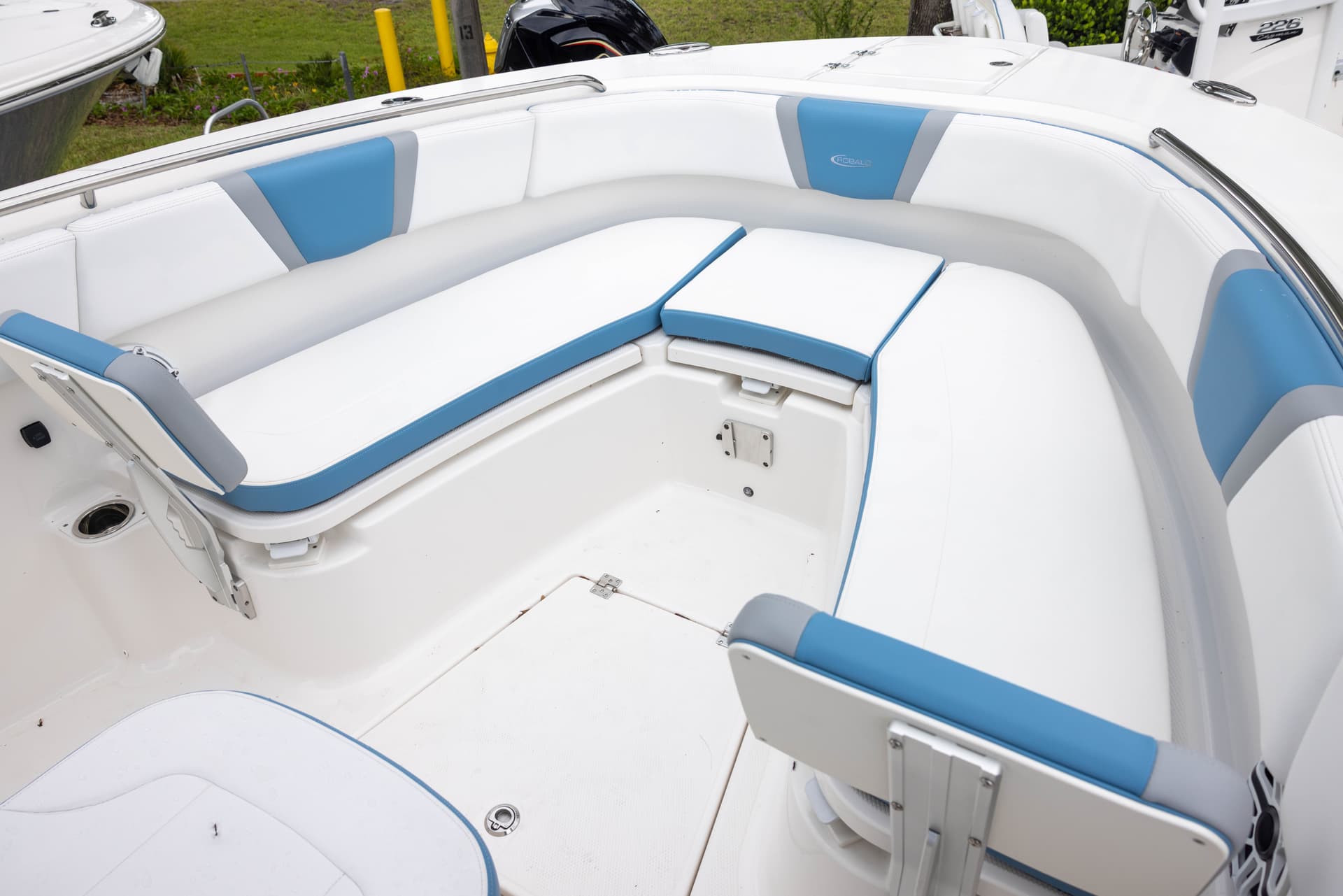 2026 Robalo R270 — image 9
