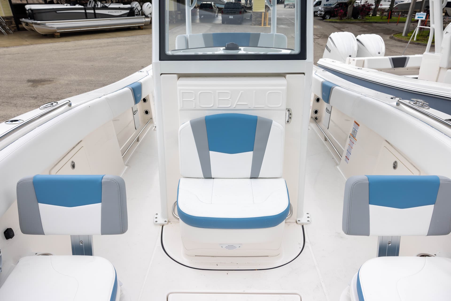 2026 Robalo R270 — image 11