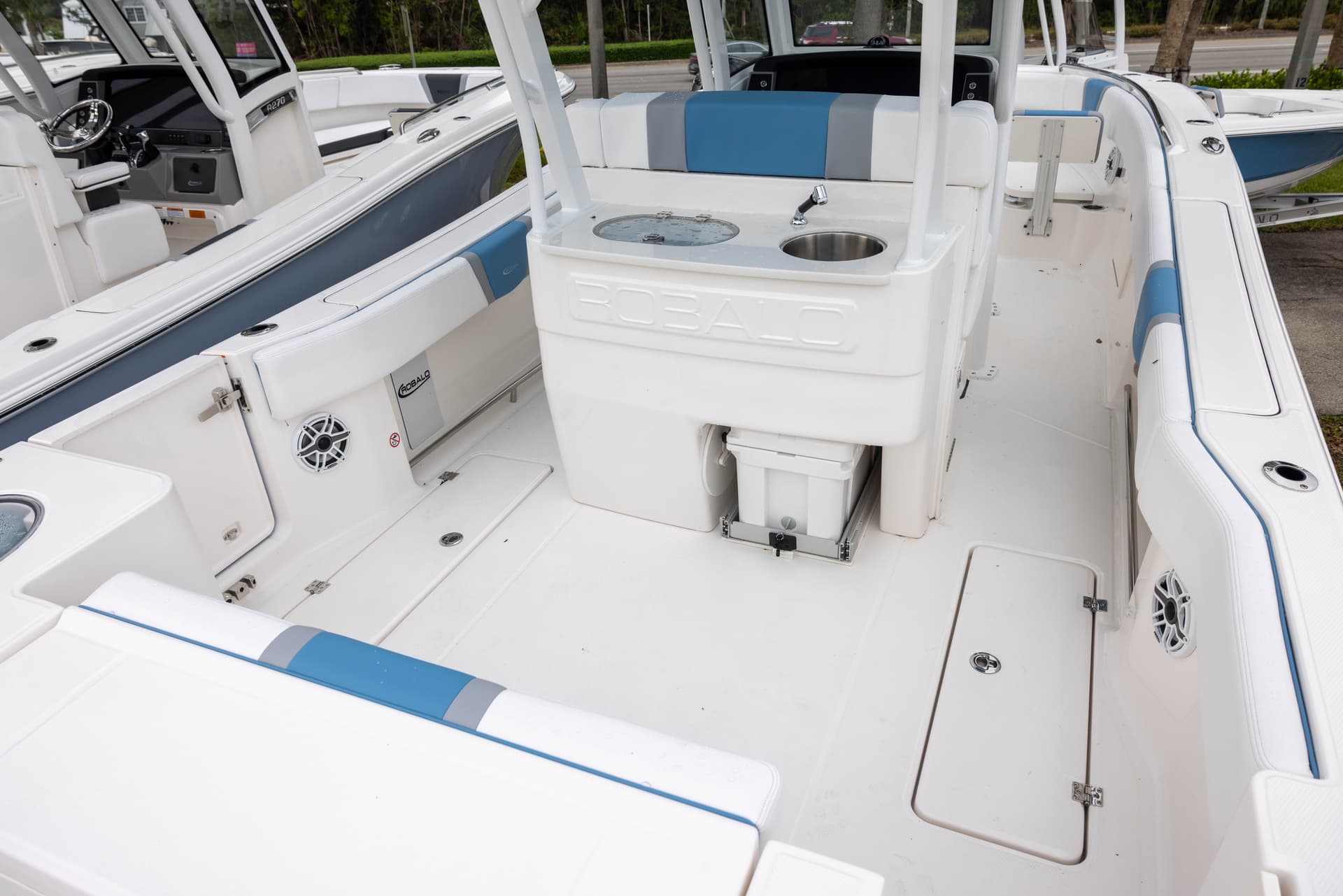 2026 Robalo R270 — image 12