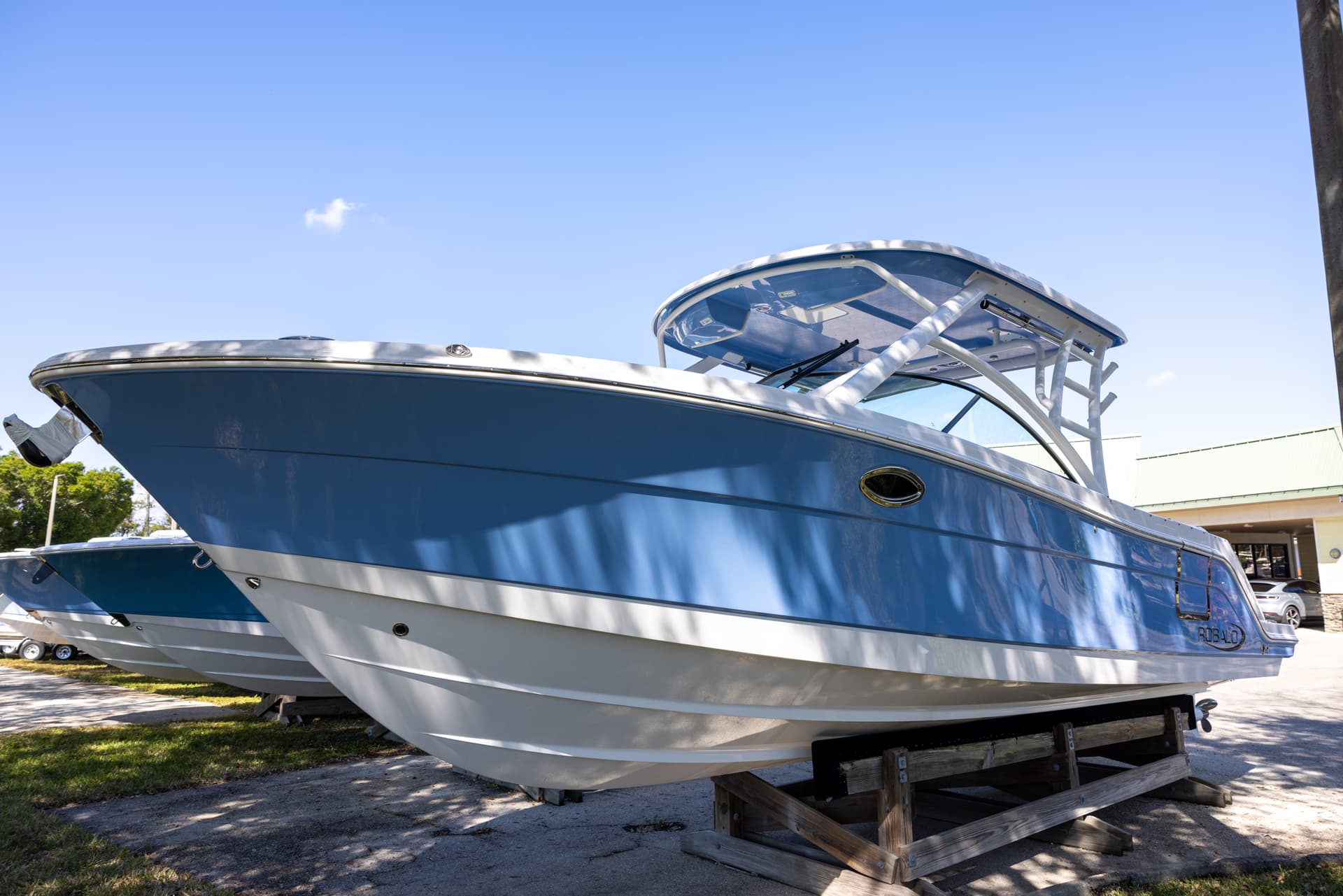 2026 Robalo R317 — image 2