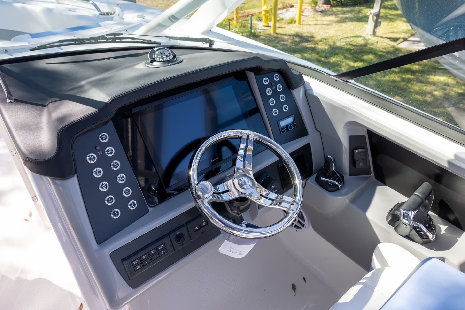 2026 Robalo R317 — image 5