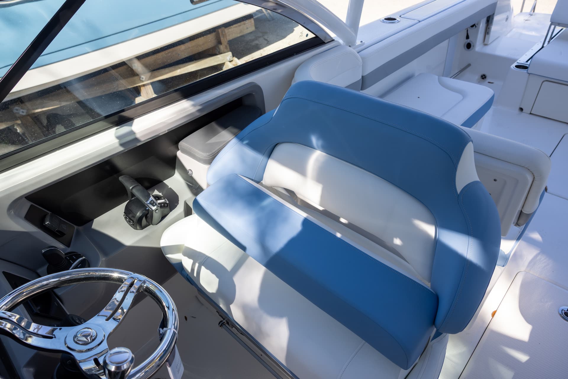 2026 Robalo R317 — image 6