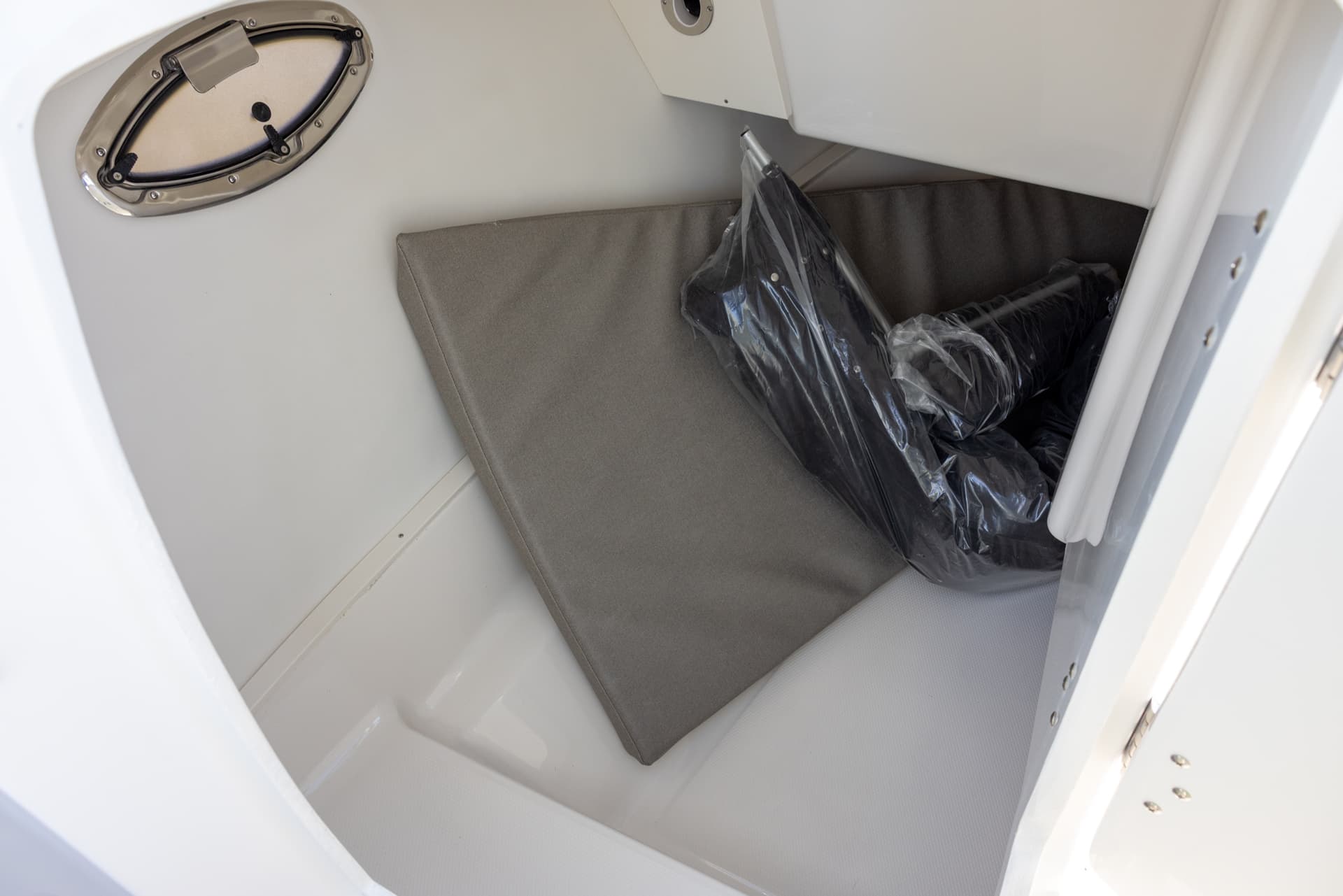 2026 Robalo R317 — image 8