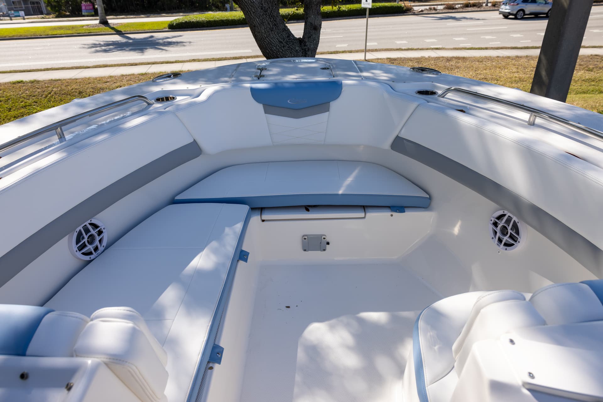 2026 Robalo R317 — image 9