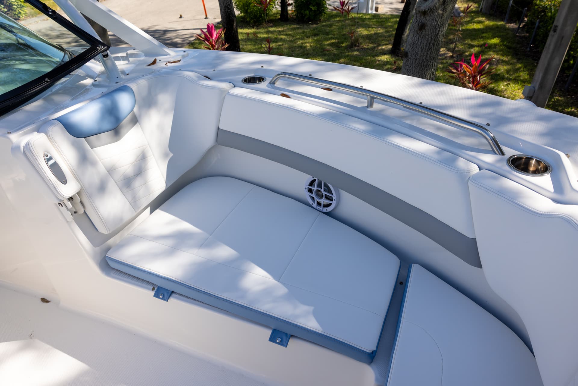 2026 Robalo R317 — image 10