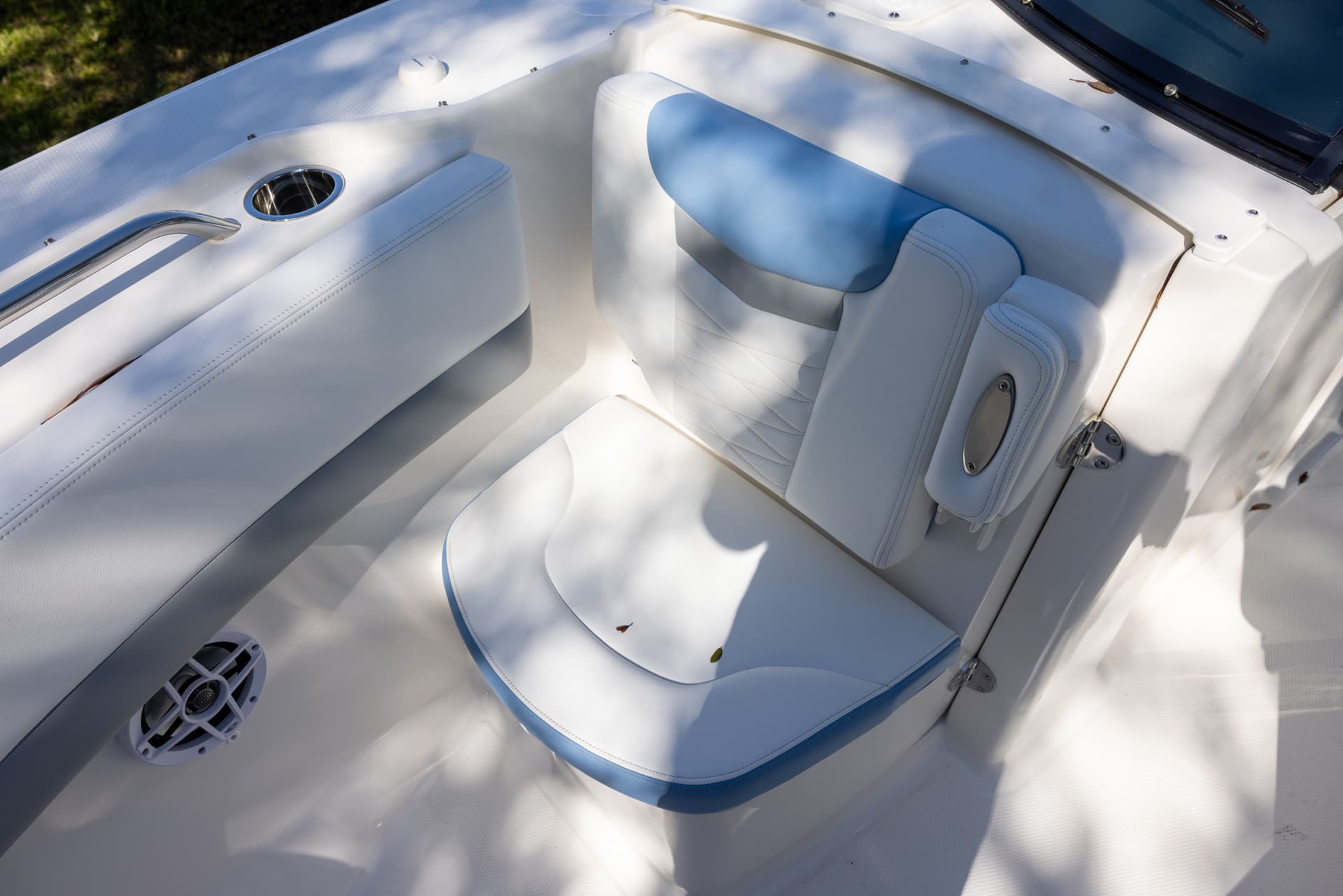 2026 Robalo R317 — image 13