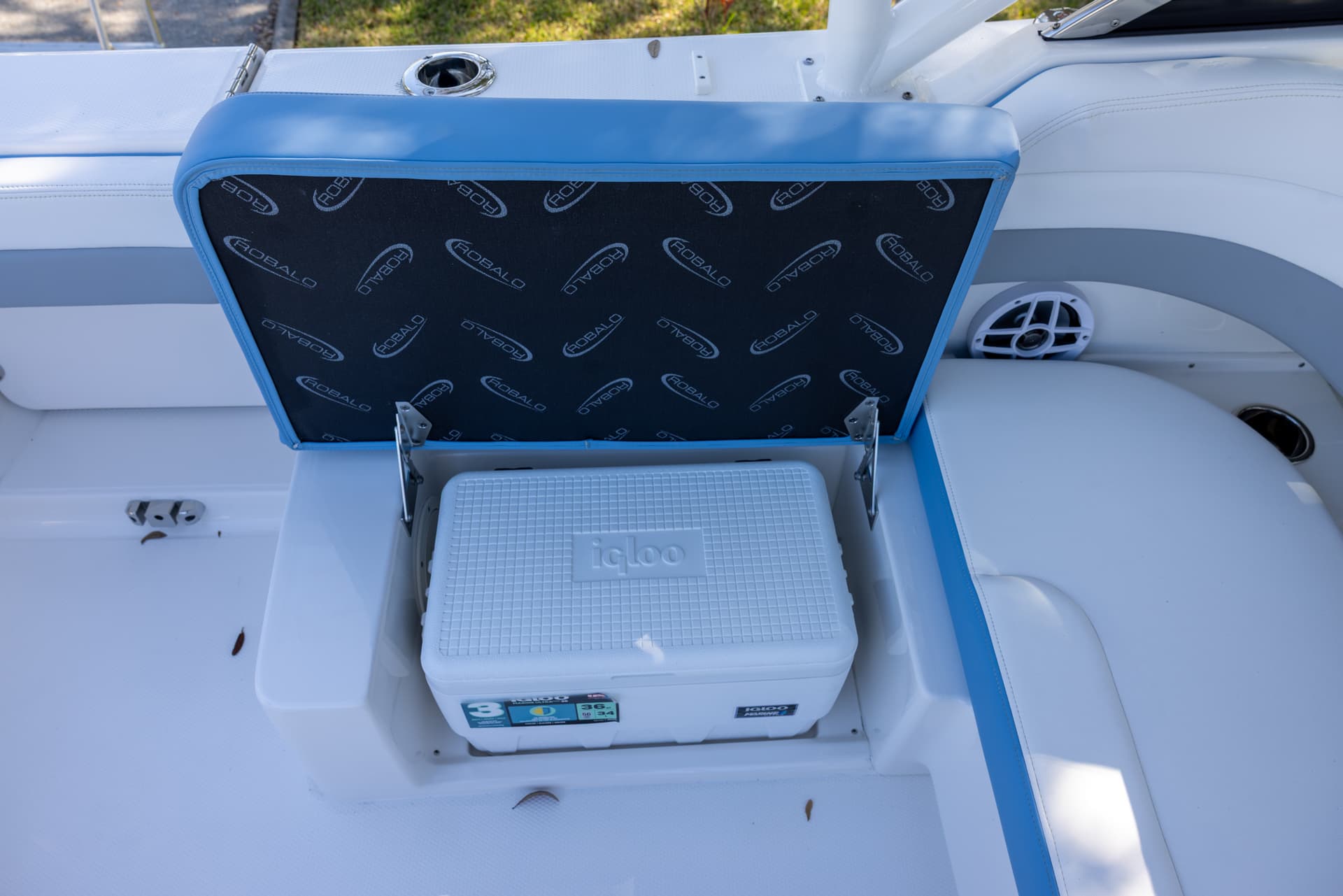 2026 Robalo R317 — image 16