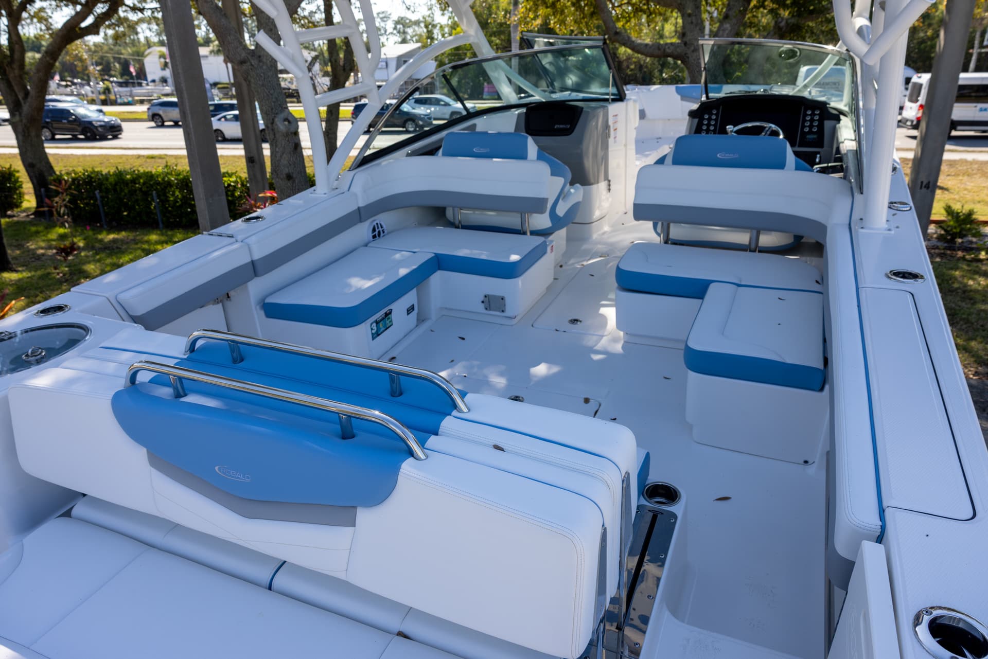 2026 Robalo R317 — image 18