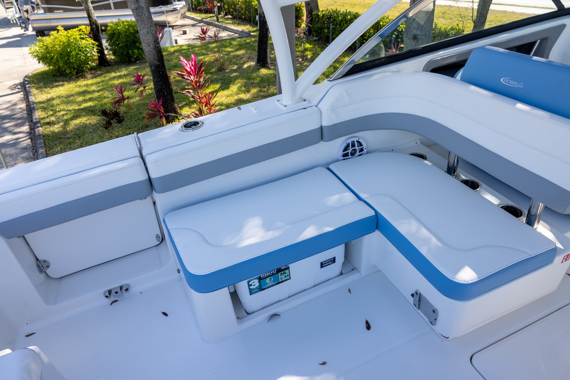 2026 Robalo R317 — image 20