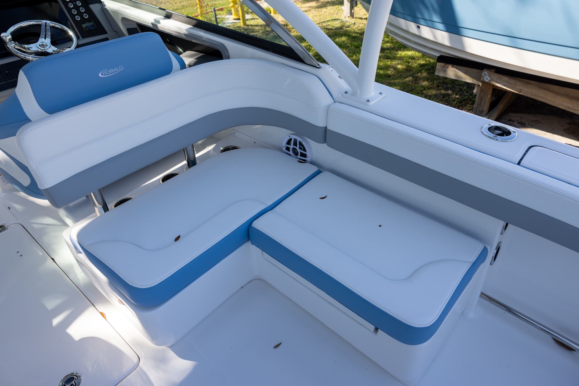 2026 Robalo R317 — image 22