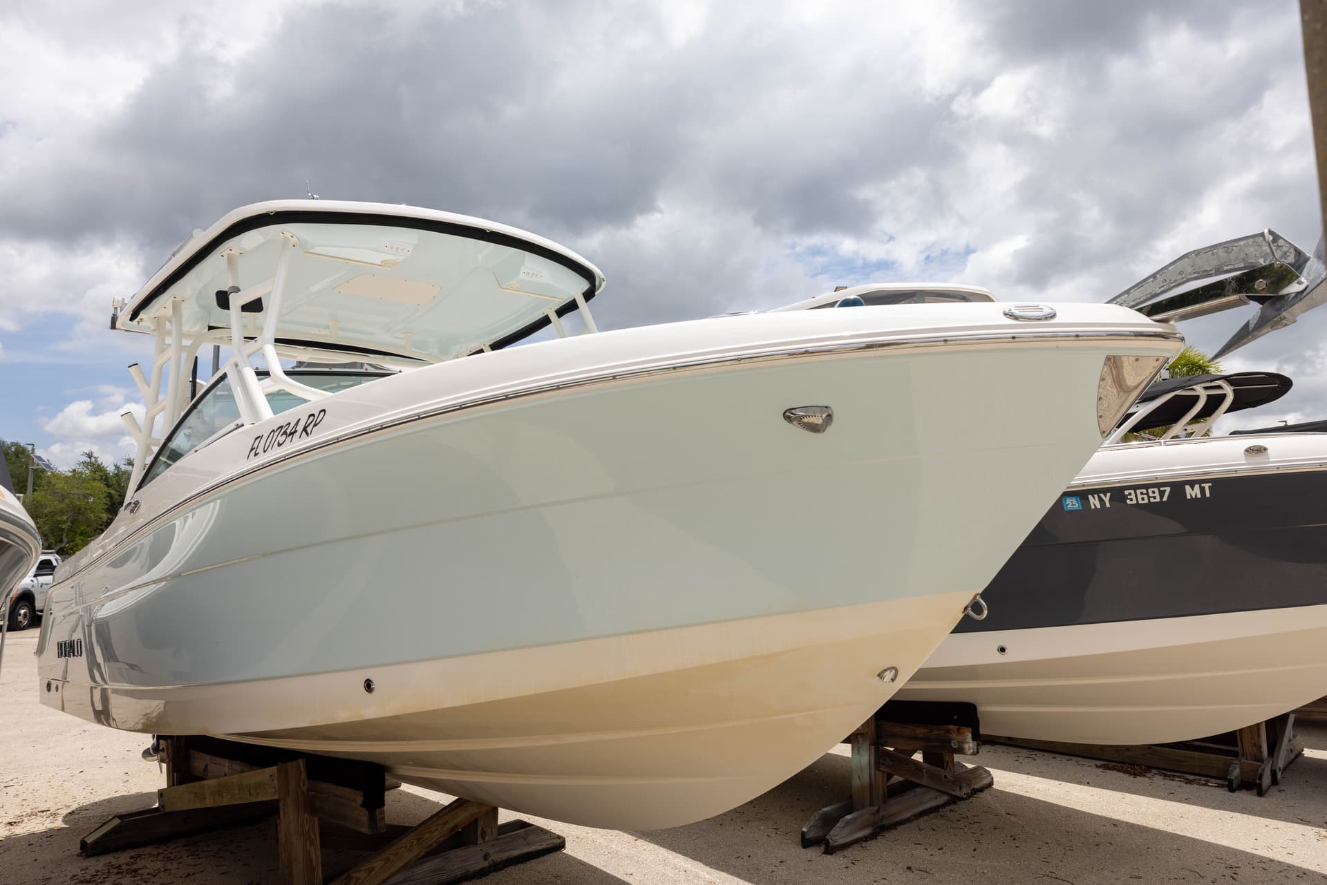 2018 Robalo R247 — image 2