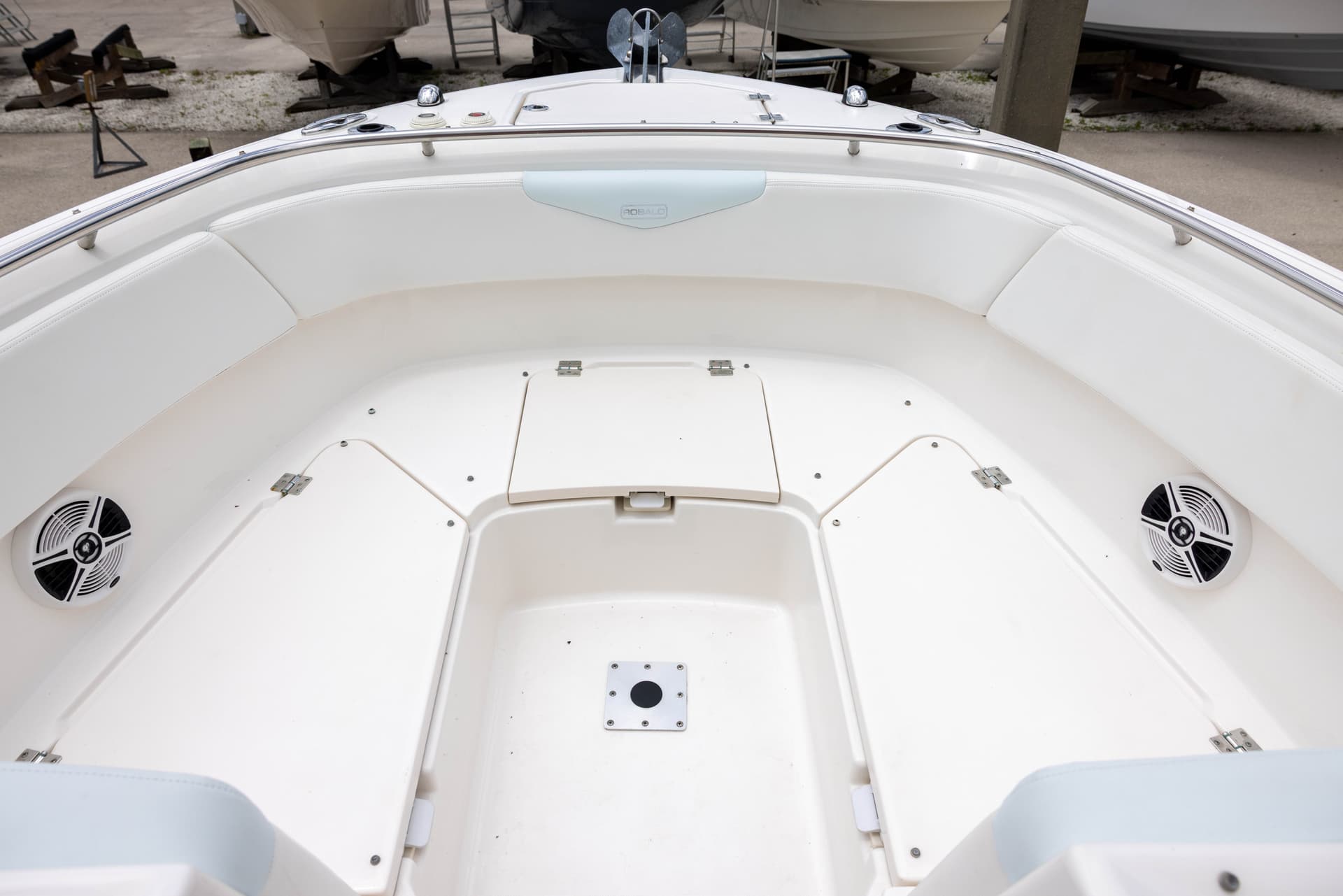 2018 Robalo R247 — image 5