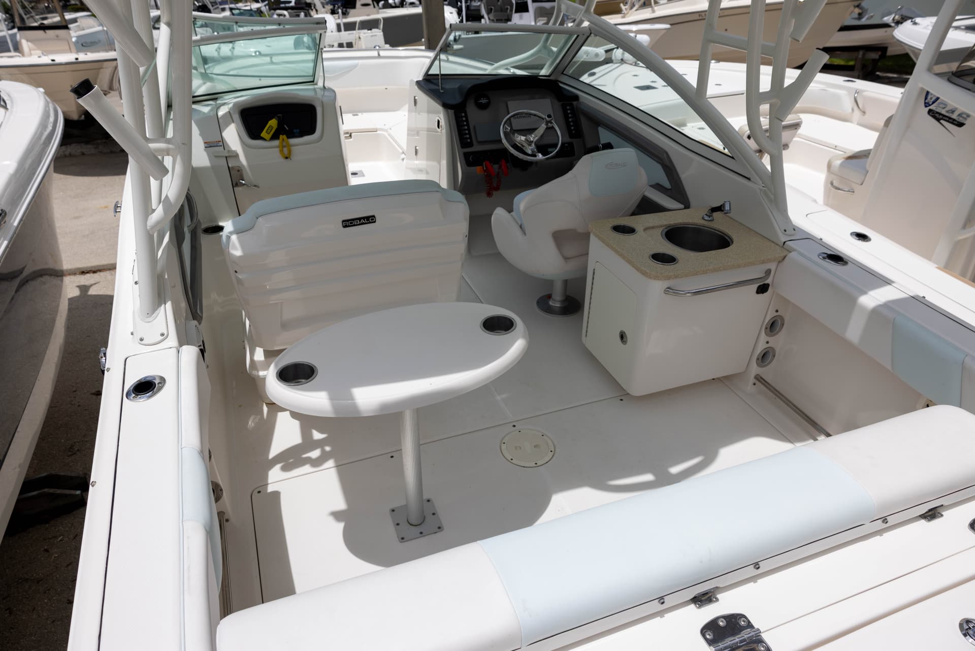 2018 Robalo R247 — image 9