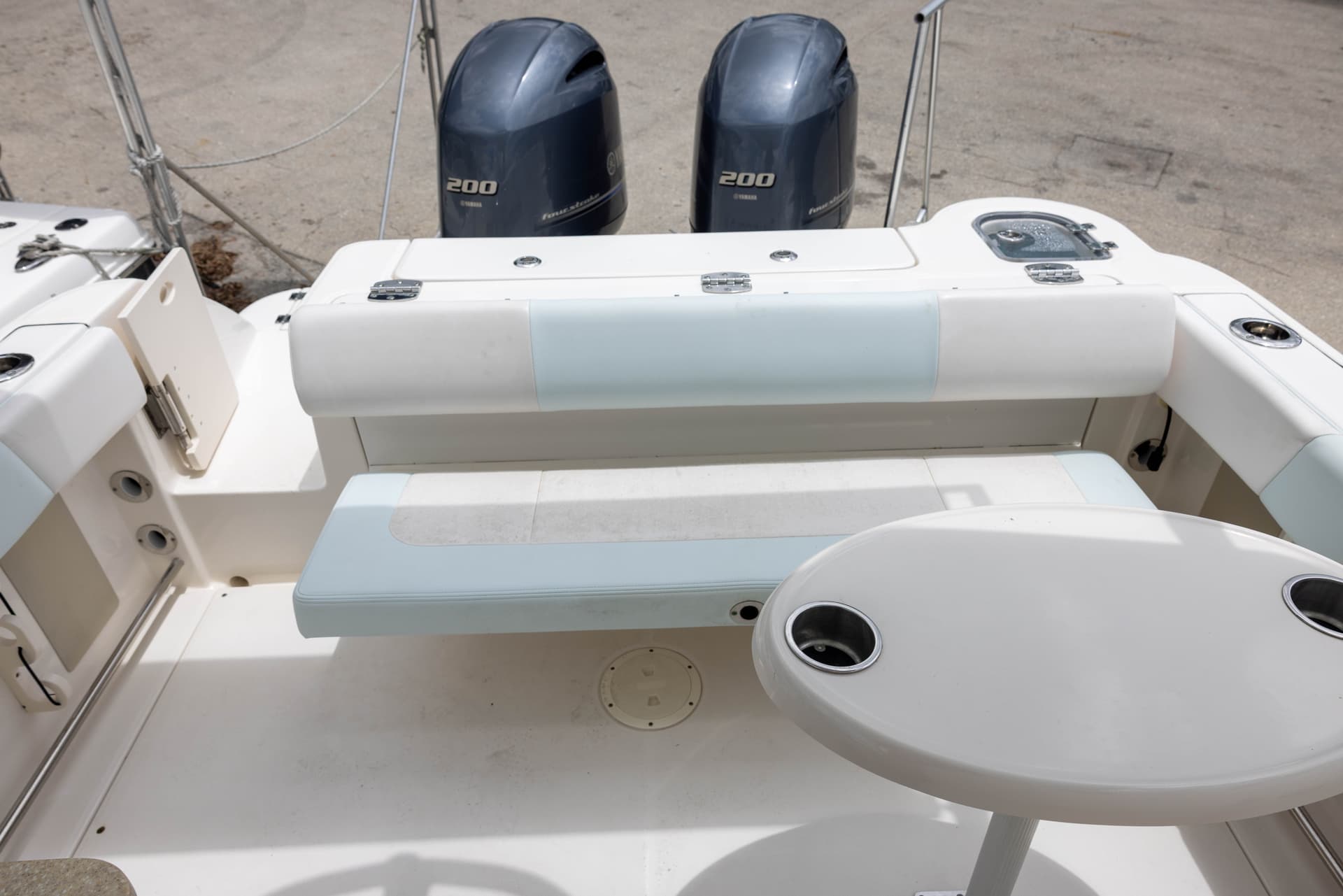 2018 Robalo R247 — image 11