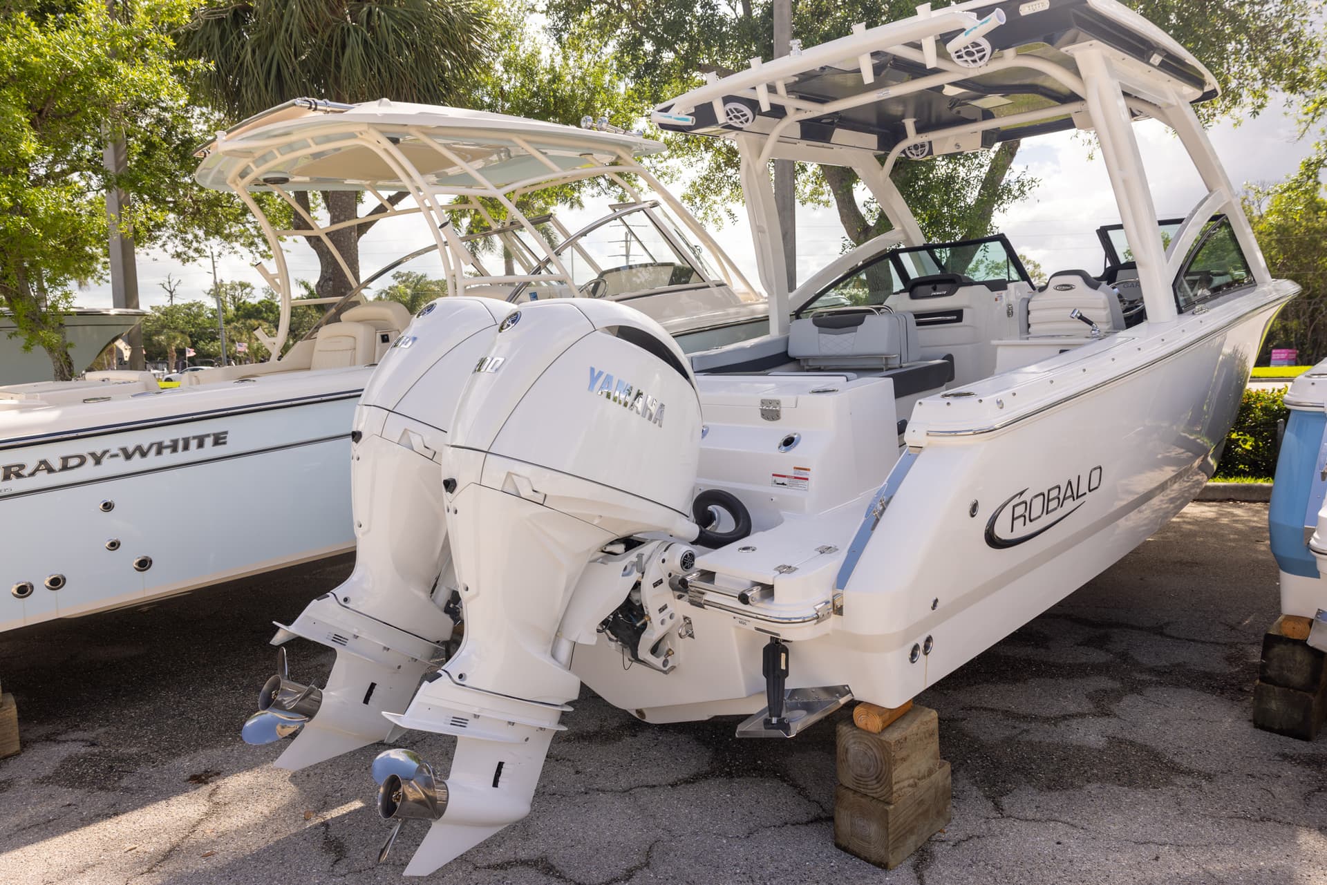 2026 Robalo R257 — image 3