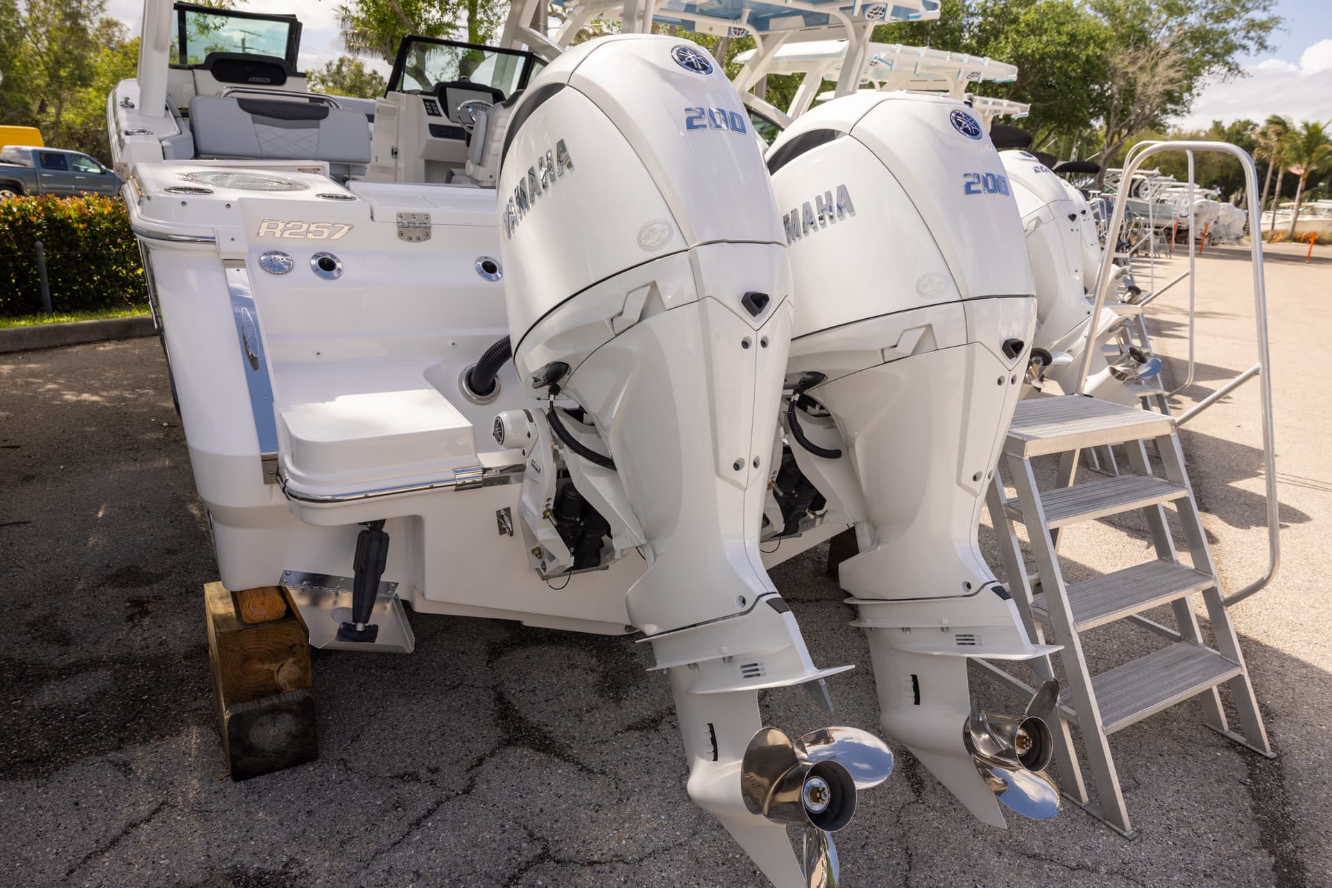 2026 Robalo R257 — image 4