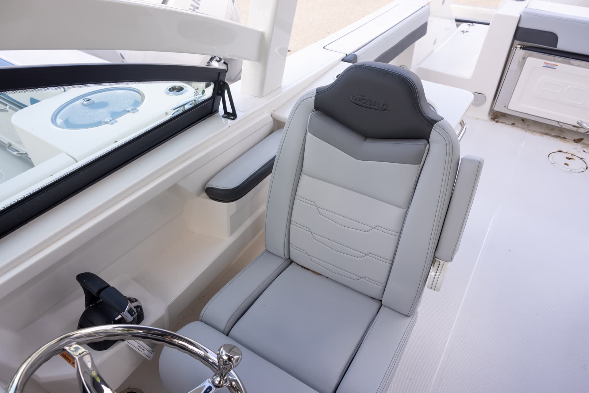 2026 Robalo R257 — image 5