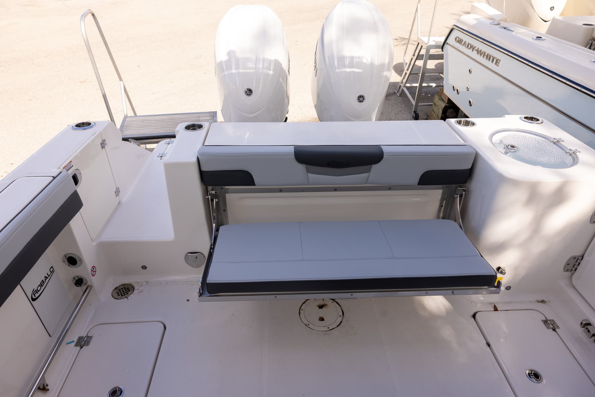 2026 Robalo R257 — image 10