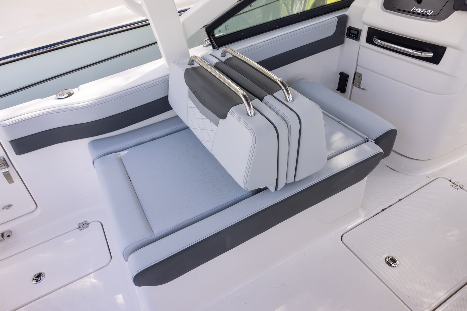2026 Robalo R257 — image 11