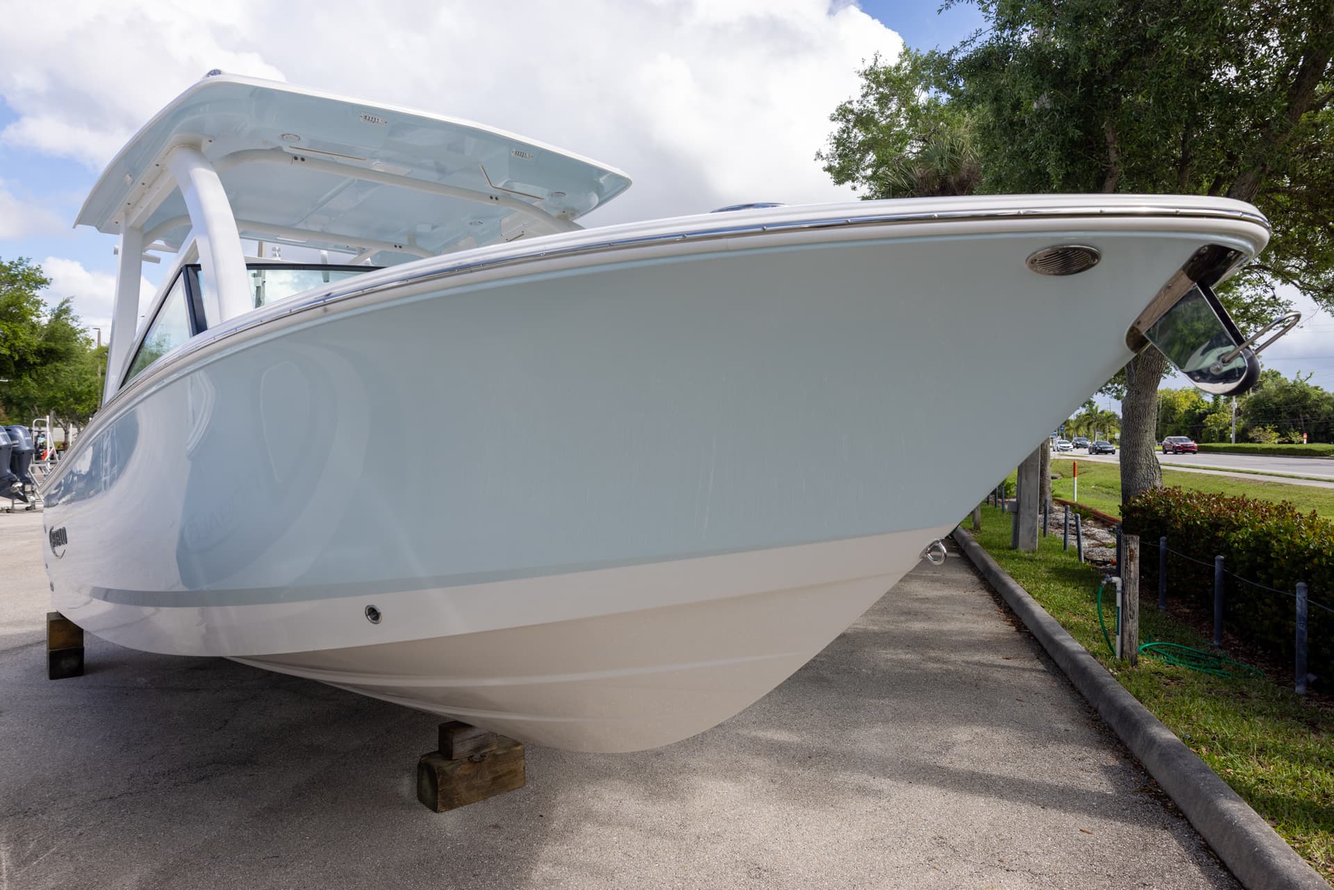 2026 Robalo R257 — image 2