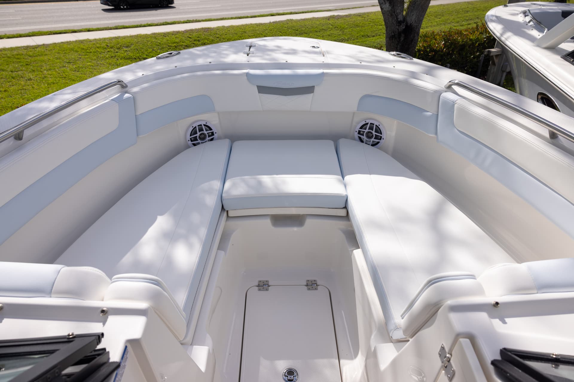 2026 Robalo R257 — image 9