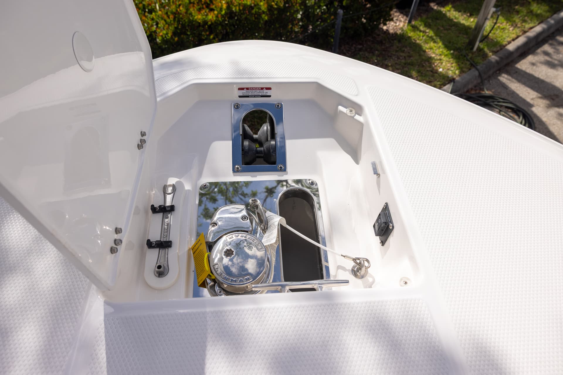 2026 Robalo R257 — image 10