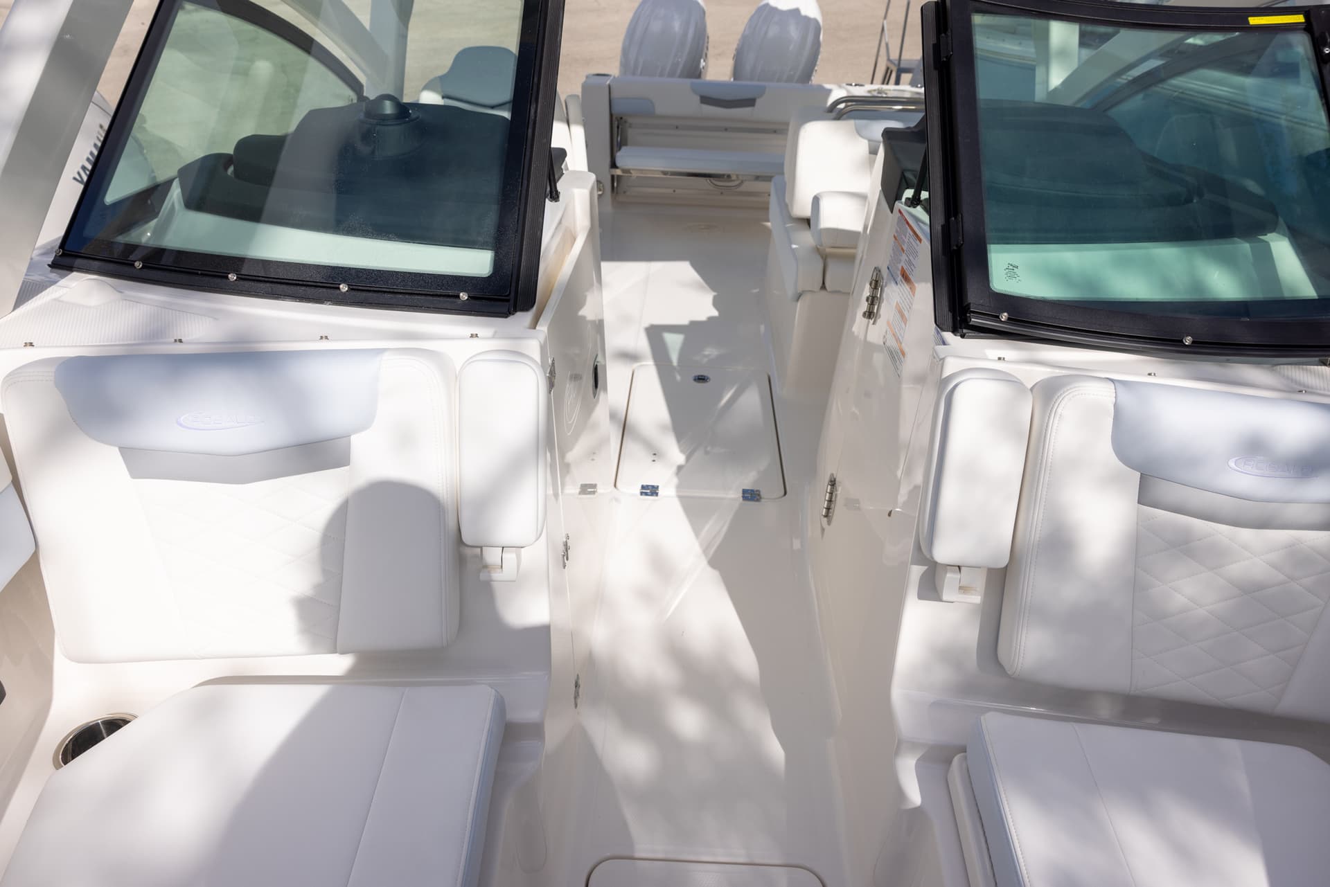 2026 Robalo R257 — image 11