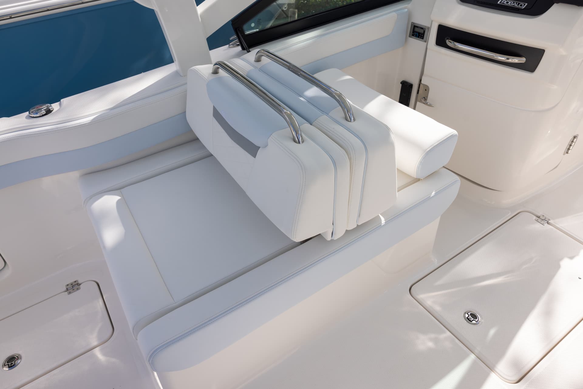 2026 Robalo R257 — image 17