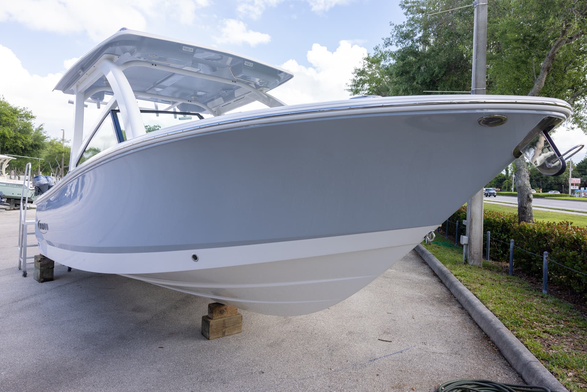2026 Robalo R257 — image 2