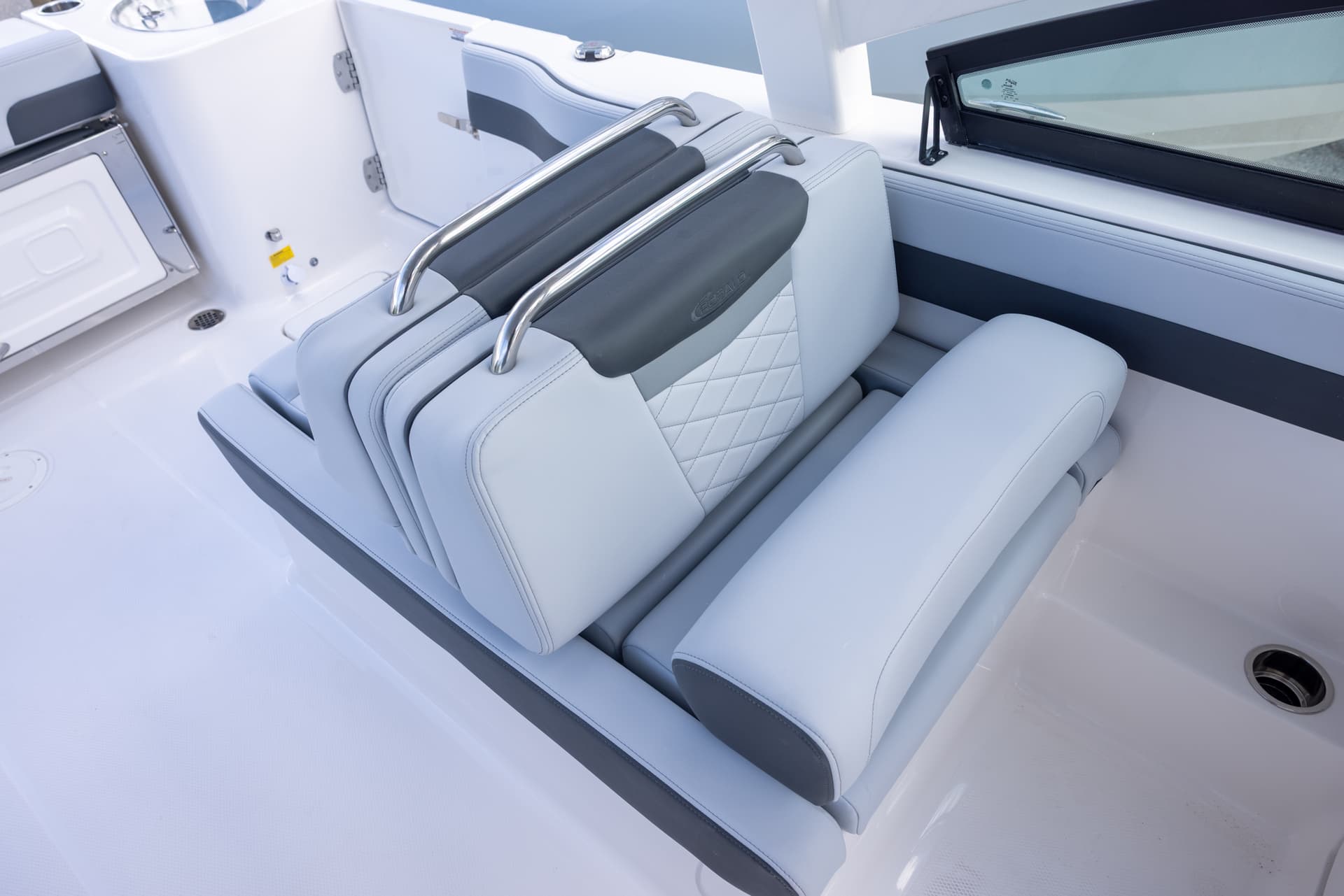 2026 Robalo R257 — image 5
