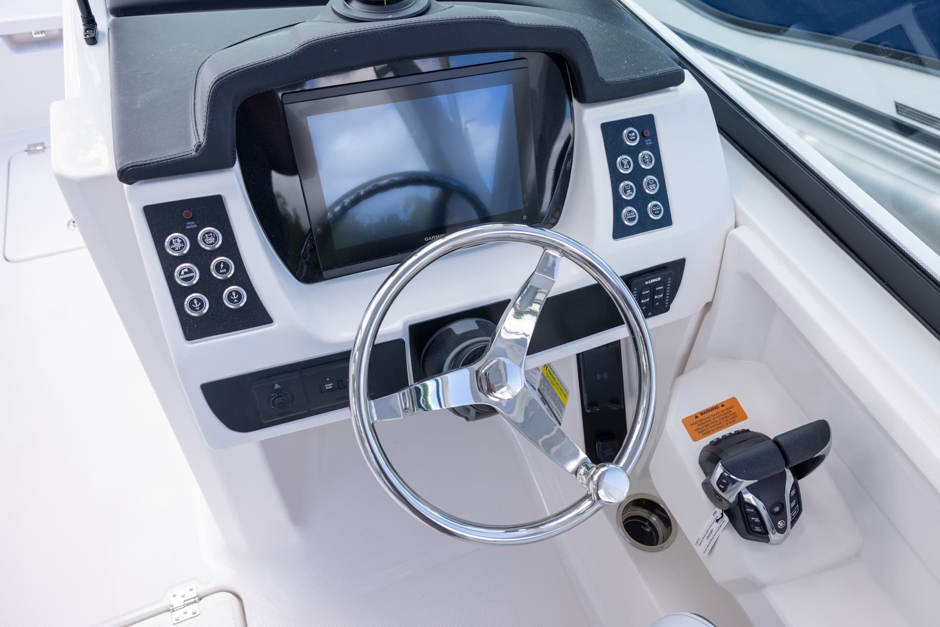 2026 Robalo R257 — image 7
