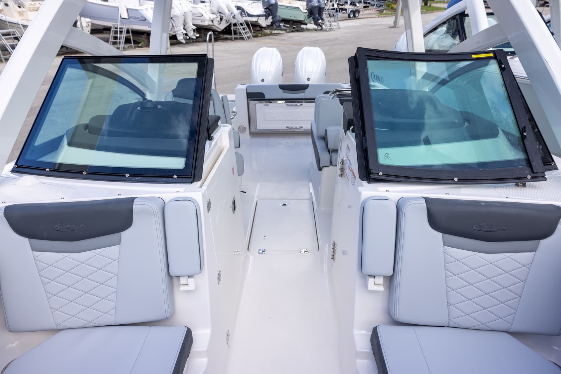 2026 Robalo R257 — image 14