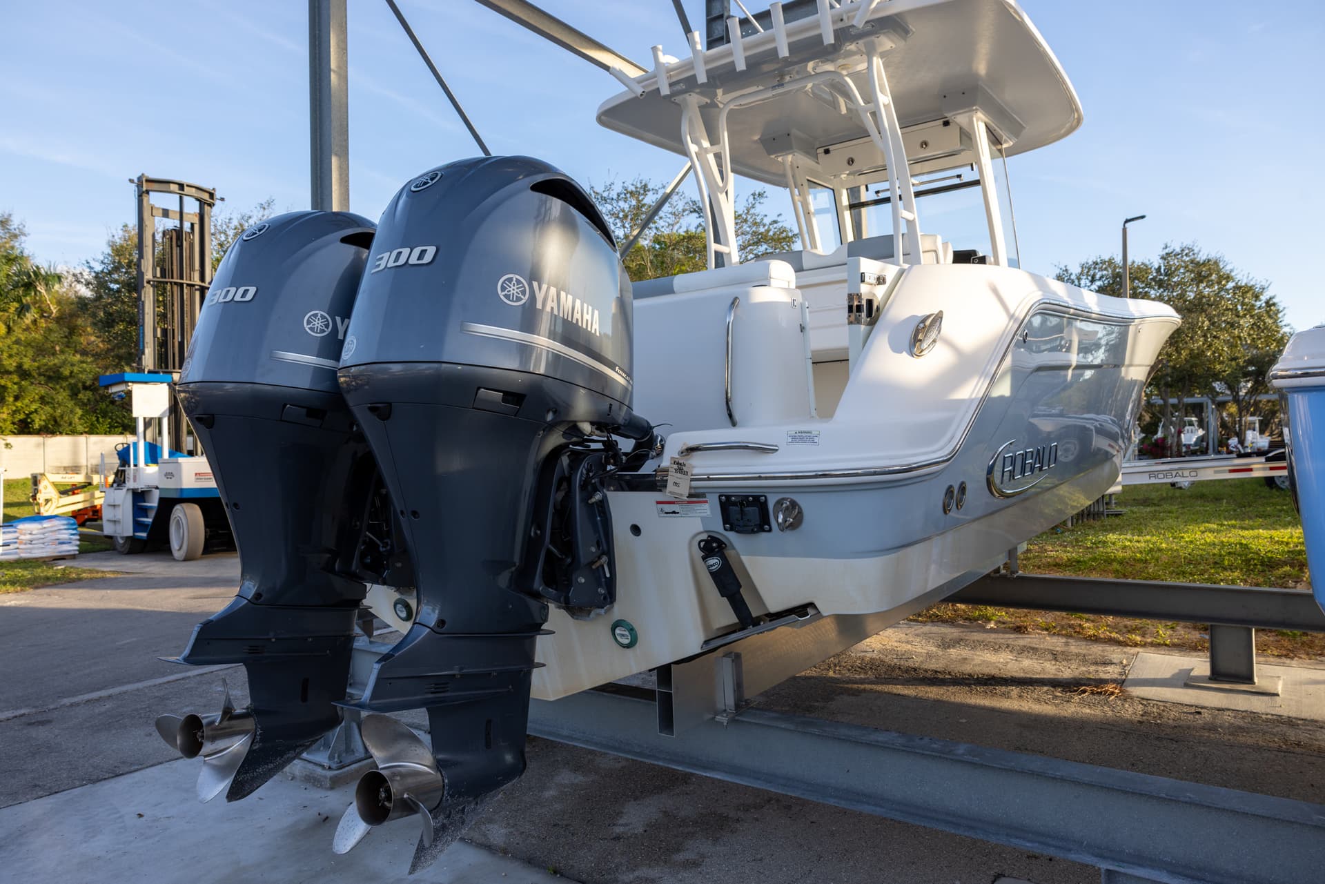 2020 Robalo R302 — image 3