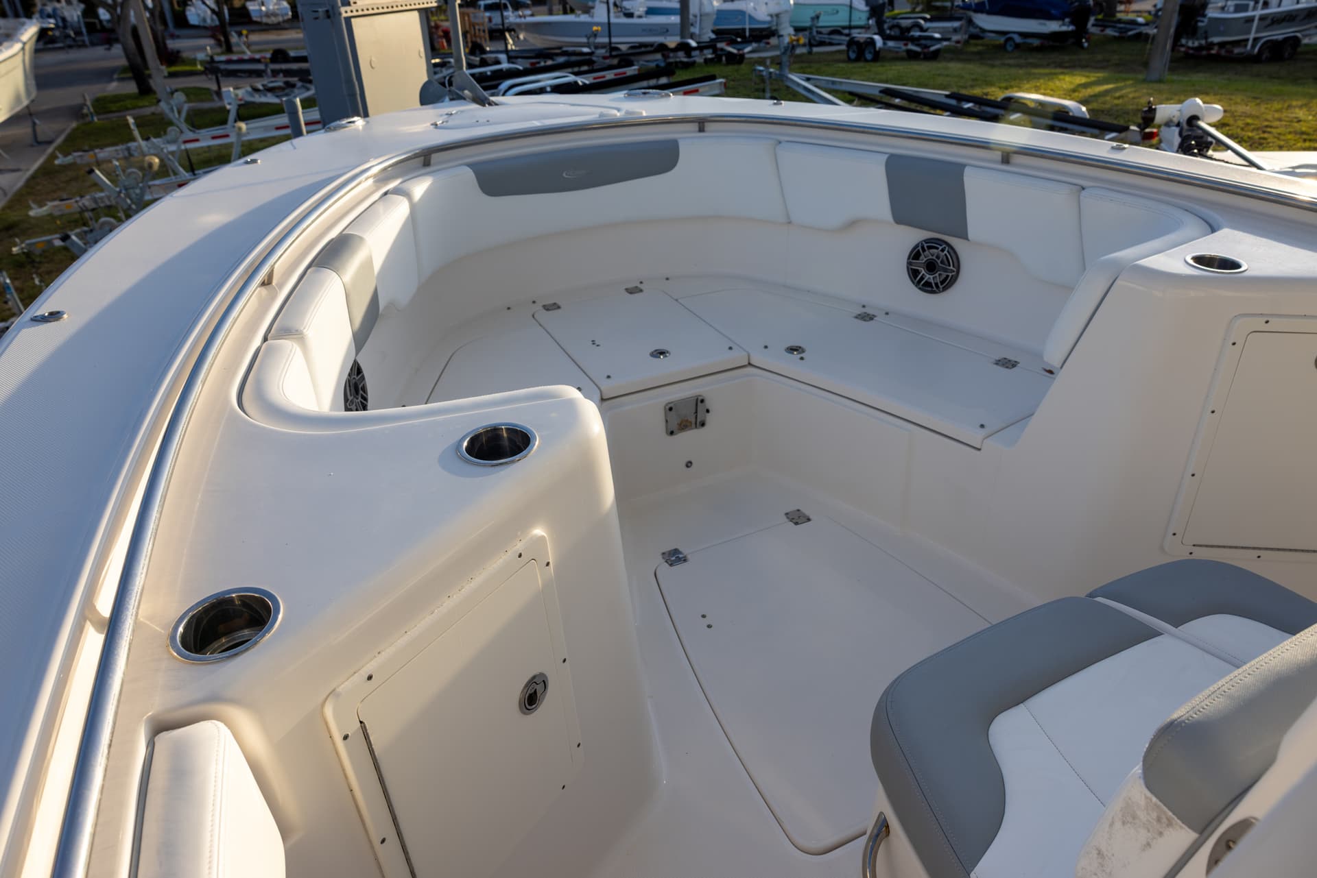 2020 Robalo R302 — image 5