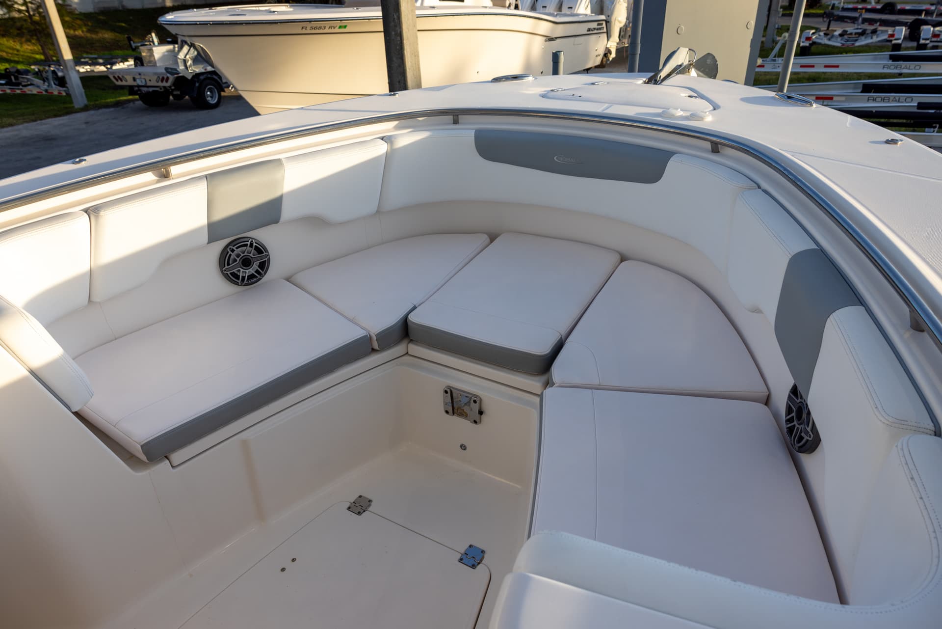 2020 Robalo R302 — image 7