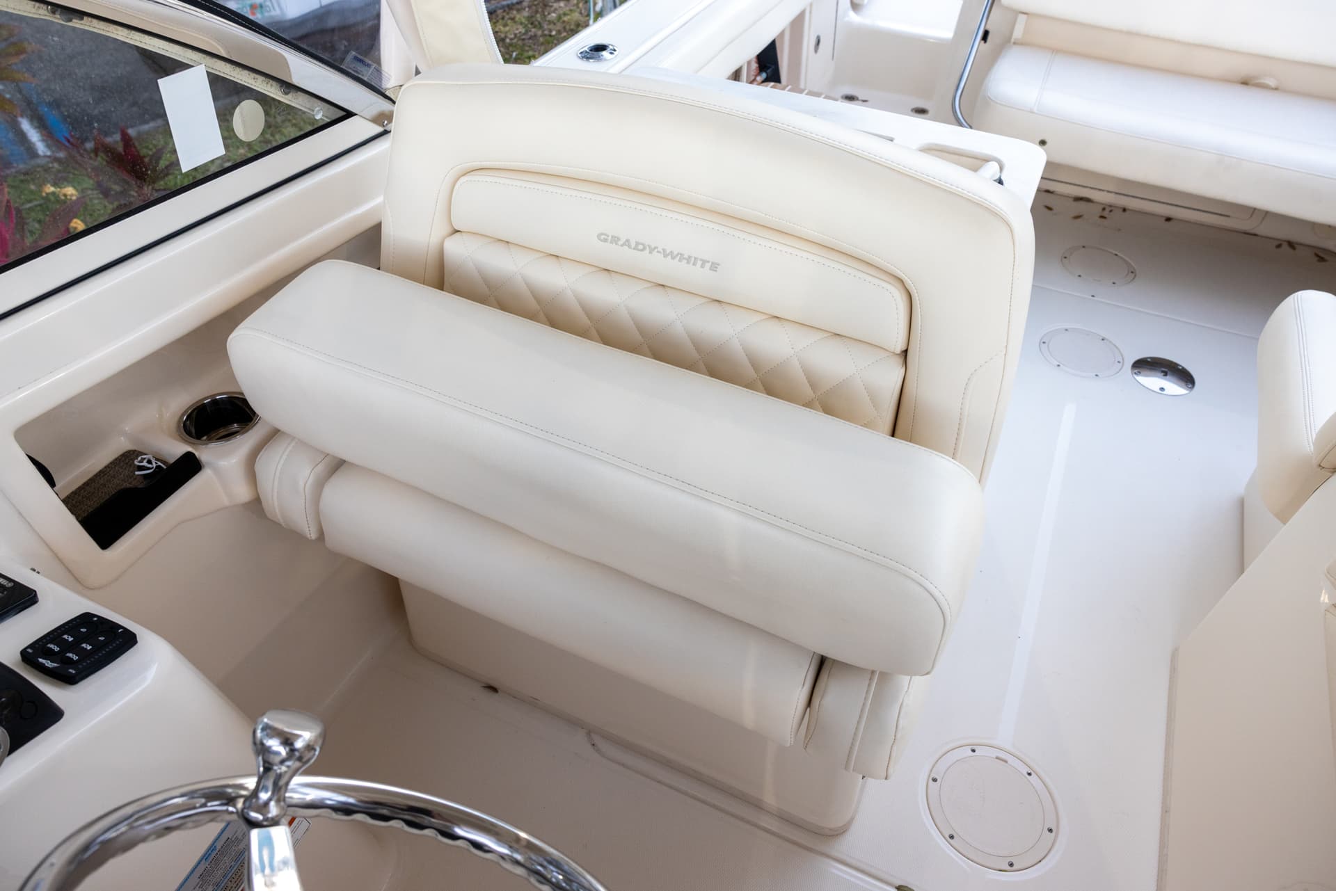 2018 Grady-White Freedom 285 — image 8