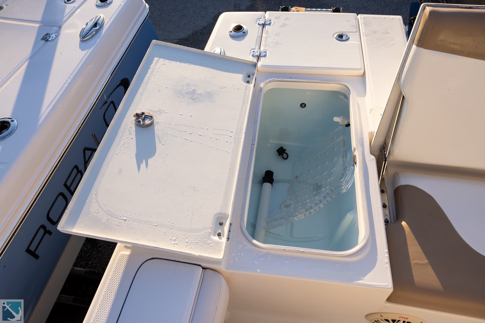 2016 Robalo 246 Cayman — image 17