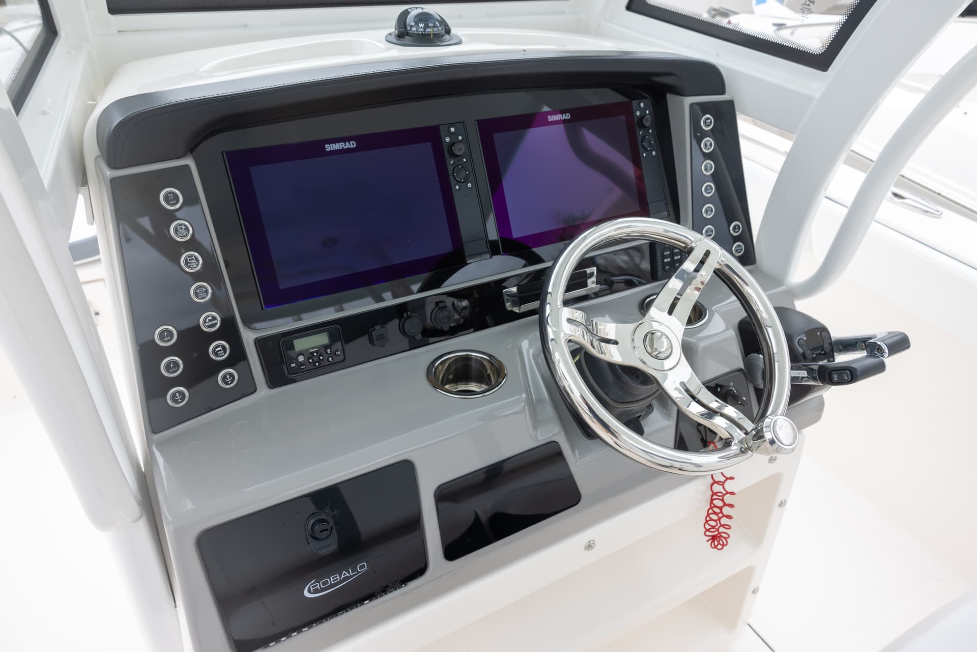 2021 Robalo R272 — image 6